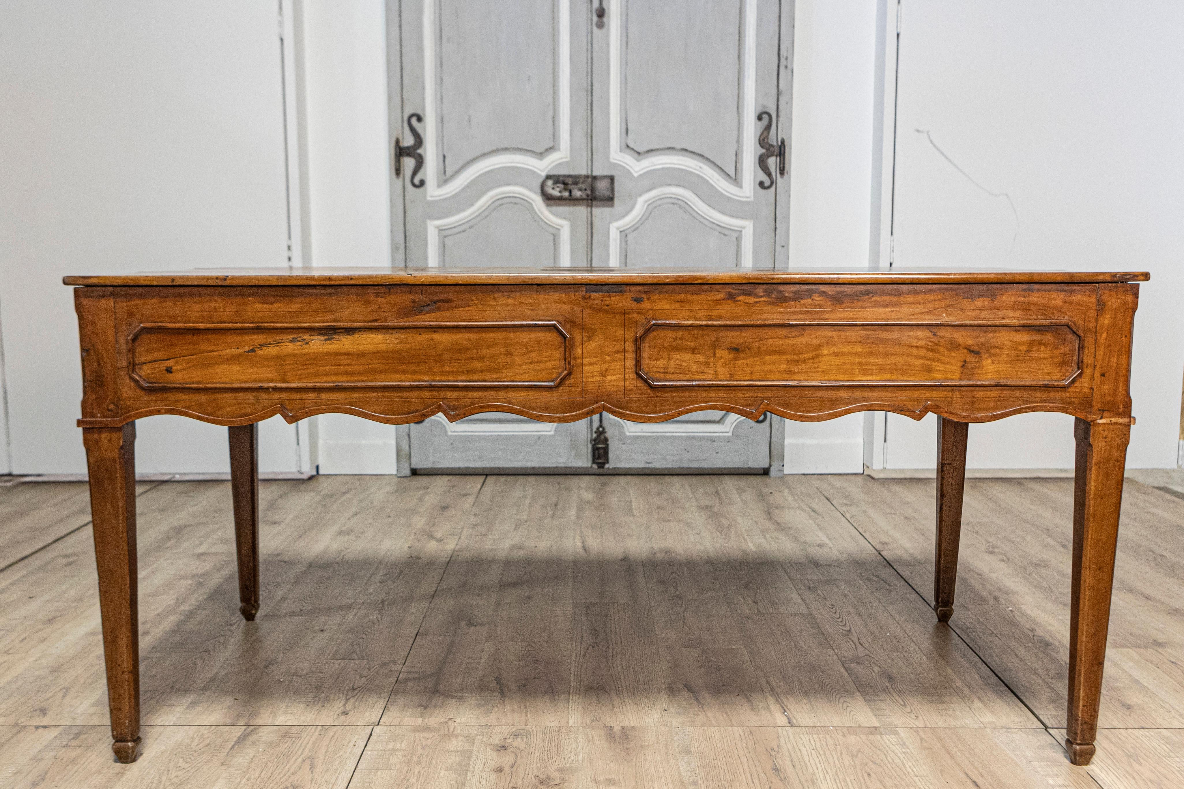 French 19th Century Walnut Desk with Carved Apron and Lateral Drawer For Sale 4