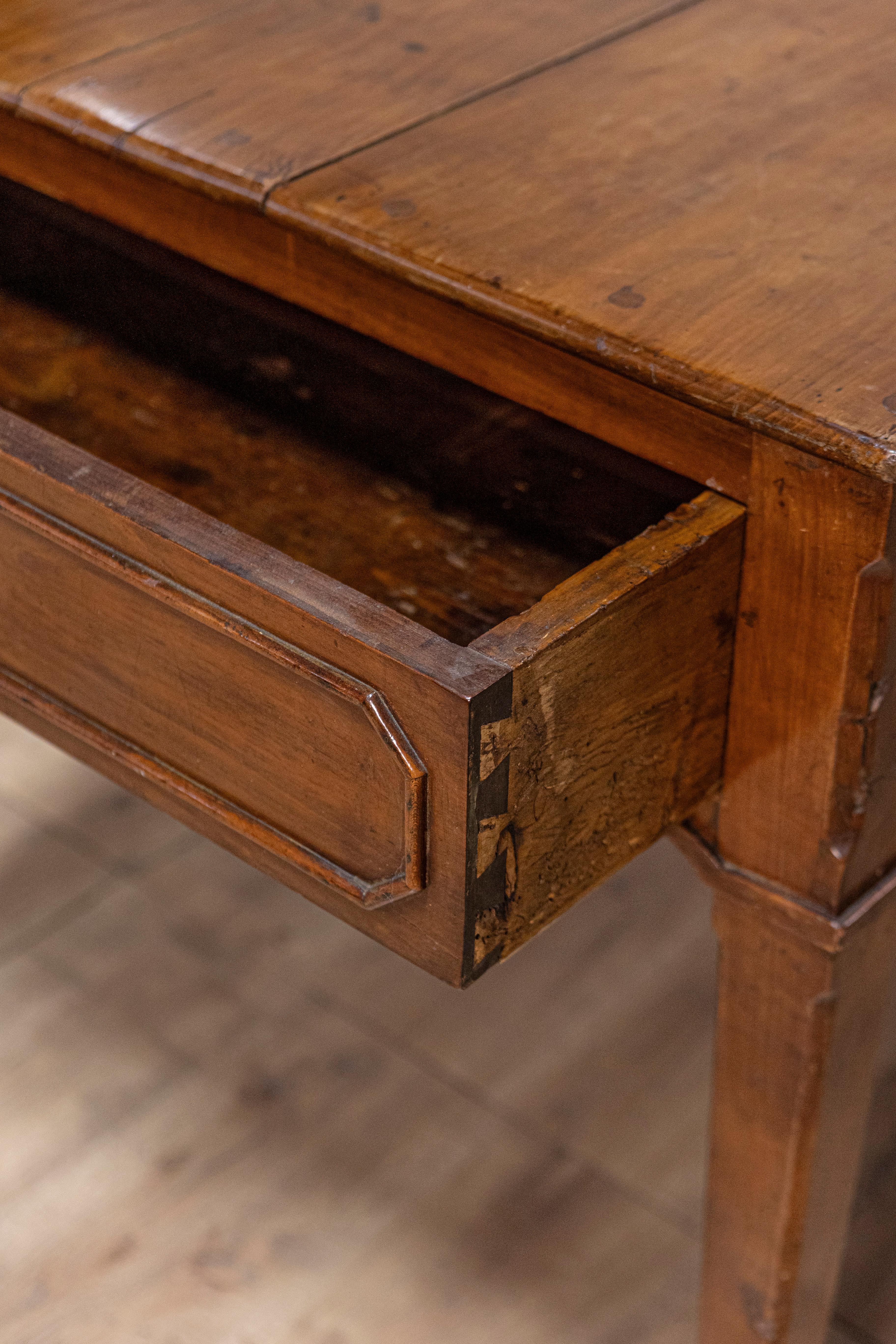 French 19th Century Walnut Desk with Carved Apron and Lateral Drawer For Sale 5