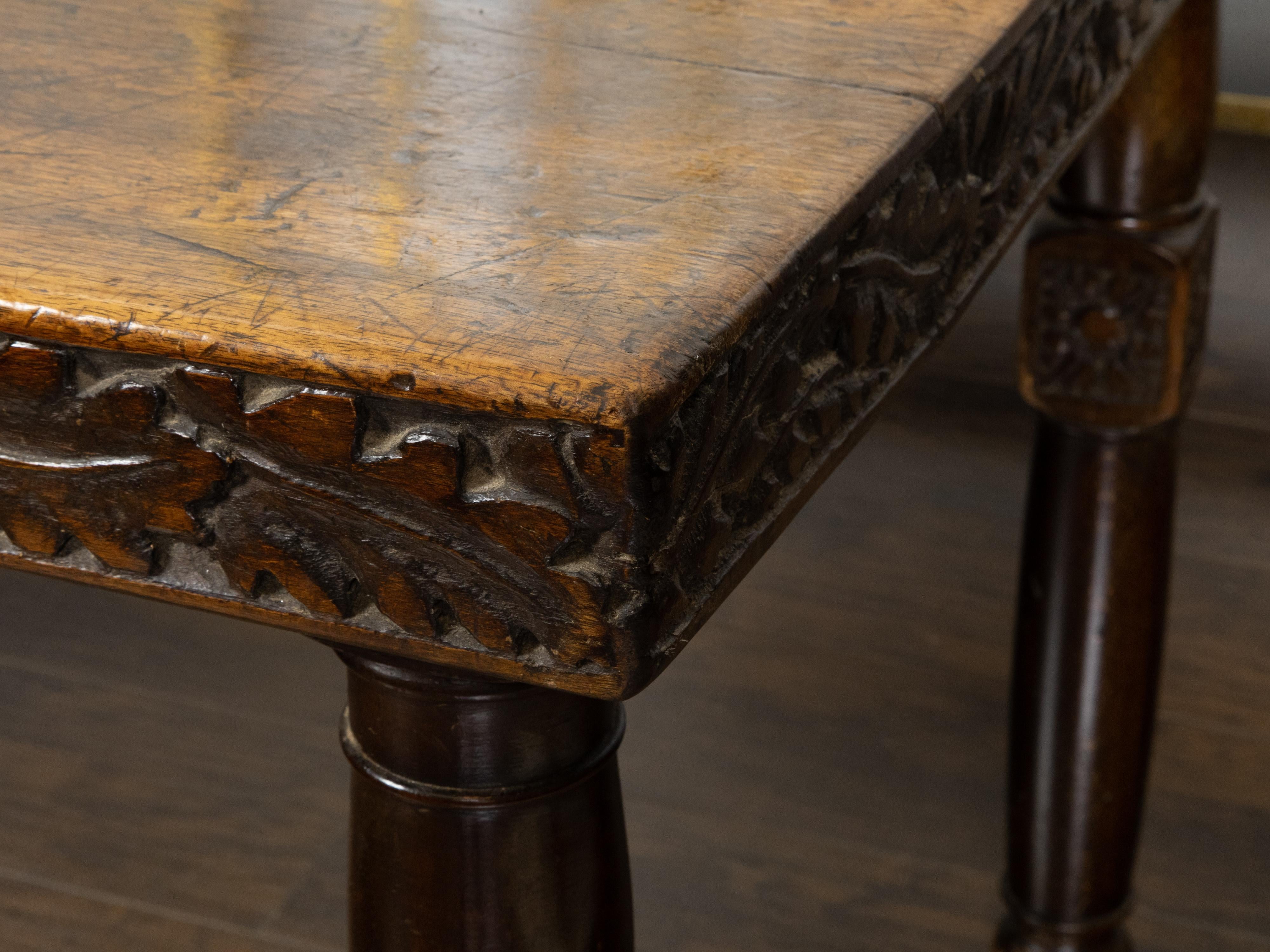 French 19th Century Walnut Dining Room Table with Foliage Carved Frieze For Sale 9