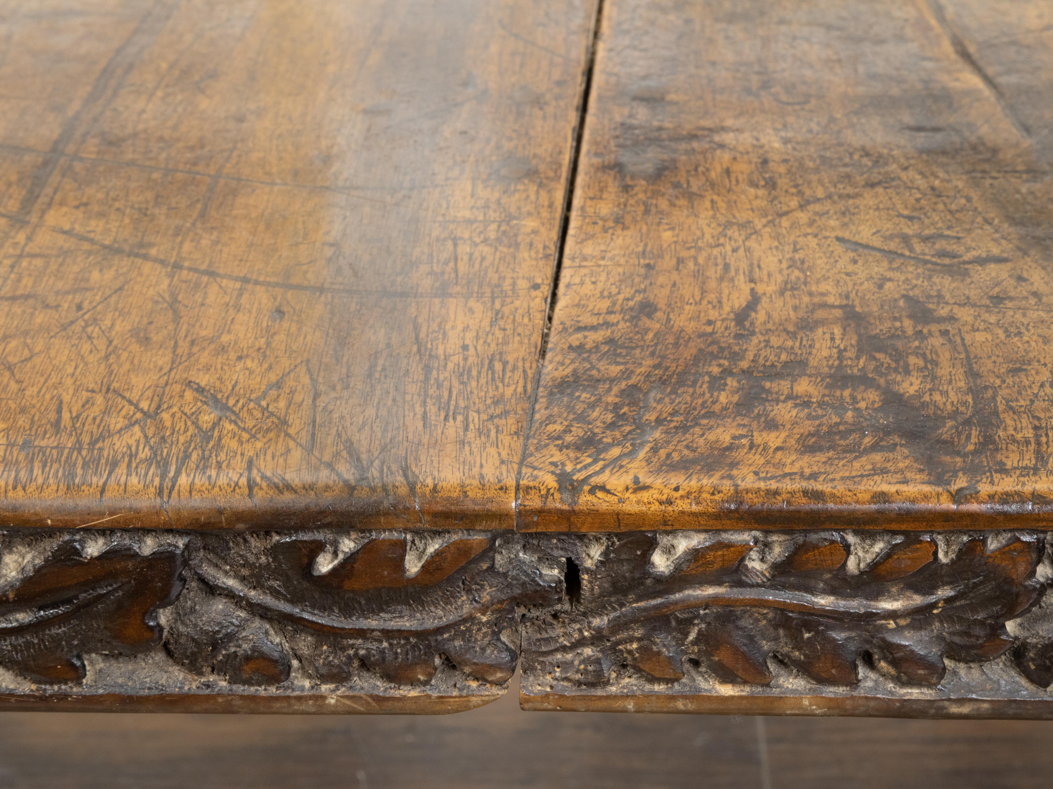 French 19th Century Walnut Dining Room Table with Foliage Carved Frieze For Sale 6