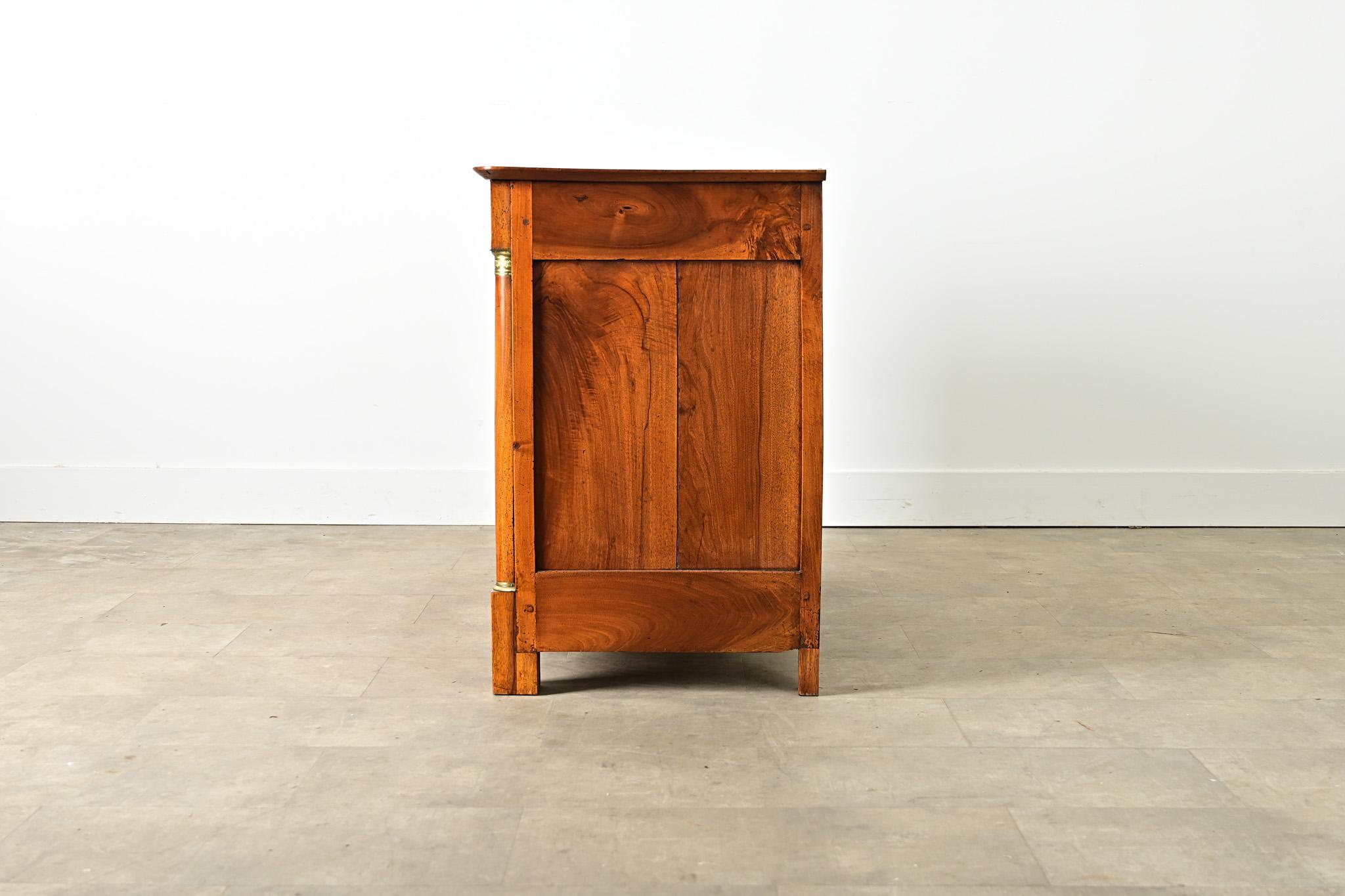 Commode impero francese in noce del XIX secolo in vendita 3