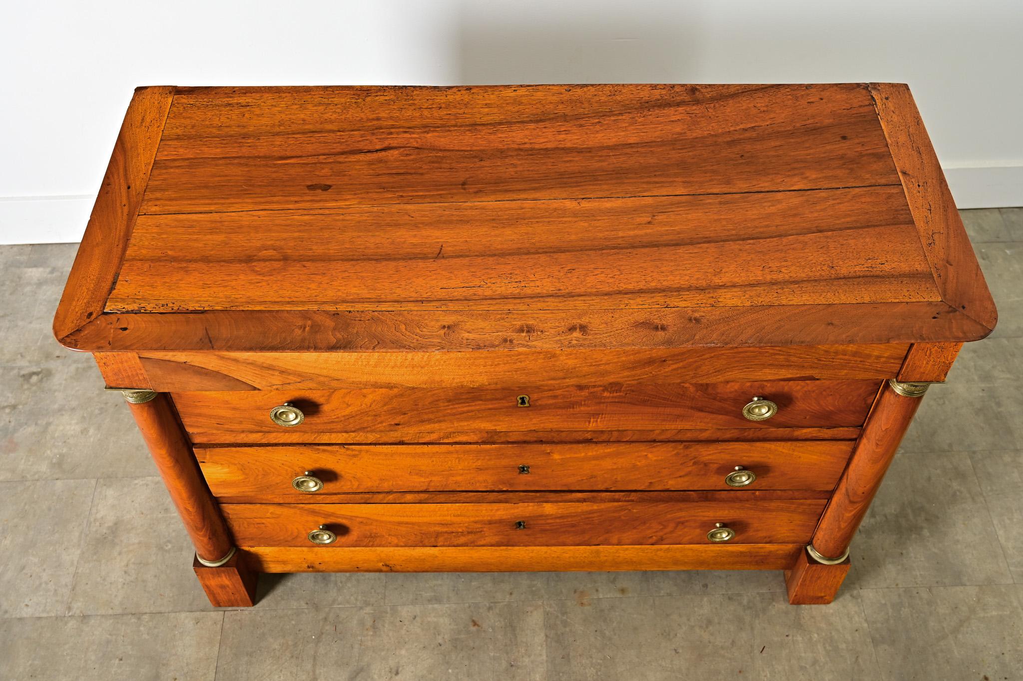 Stile impero Commode impero francese in noce del XIX secolo in vendita