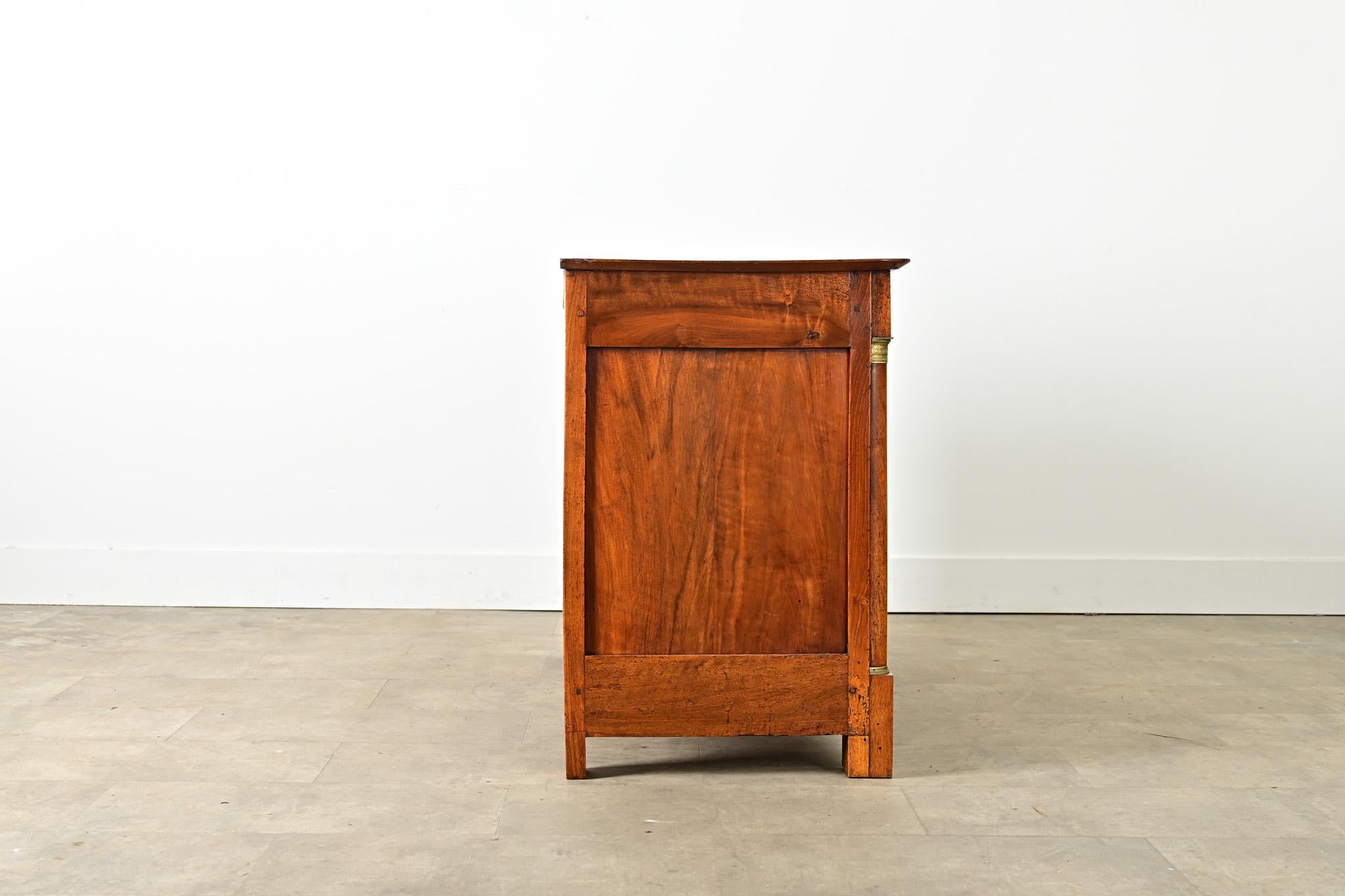 Ottone Commode impero francese in noce del XIX secolo in vendita