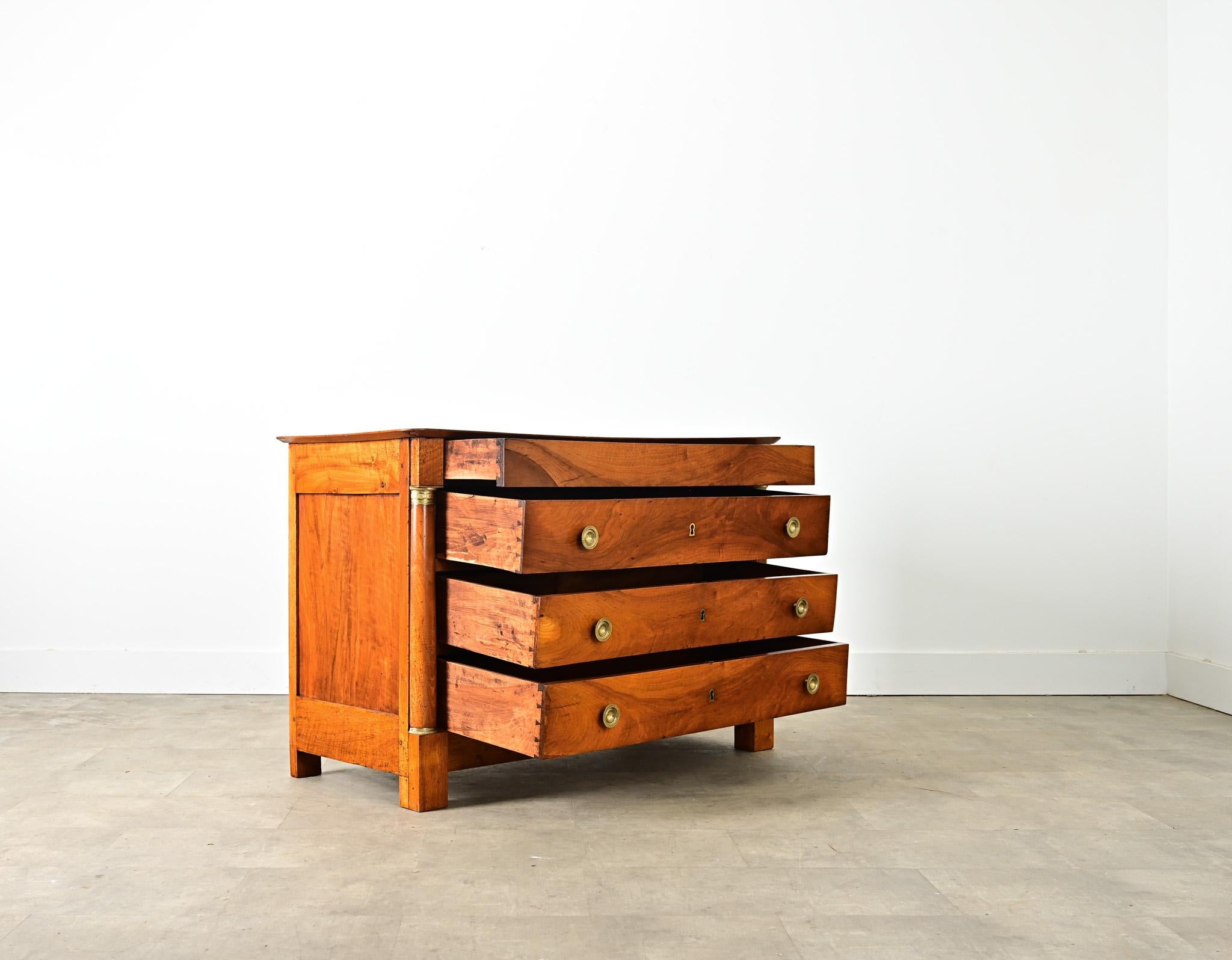 Commode impero francese in noce del XIX secolo in vendita 2