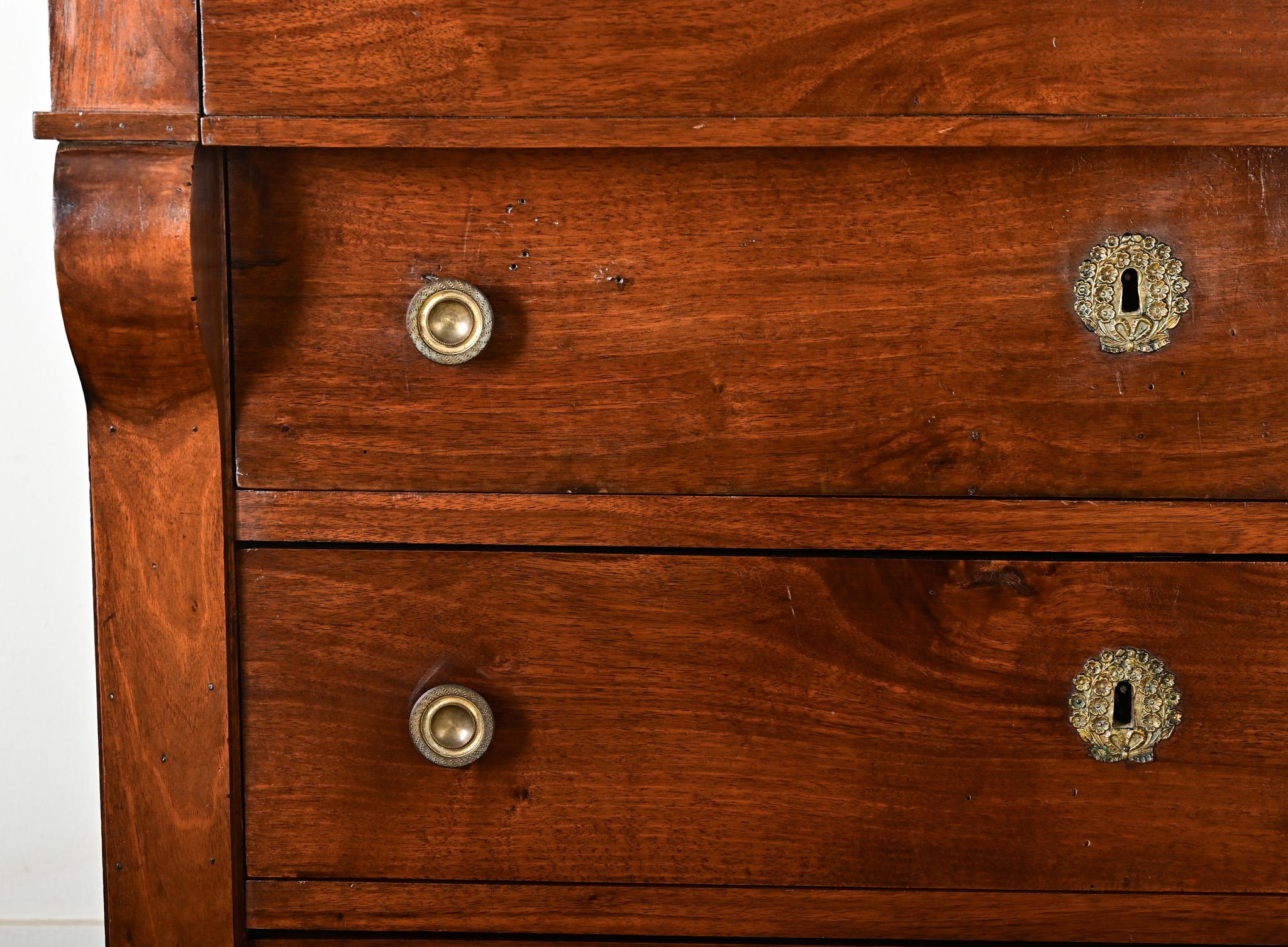 French 19th Century Walnut Empire Style Commode In Good Condition In Baton Rouge, LA