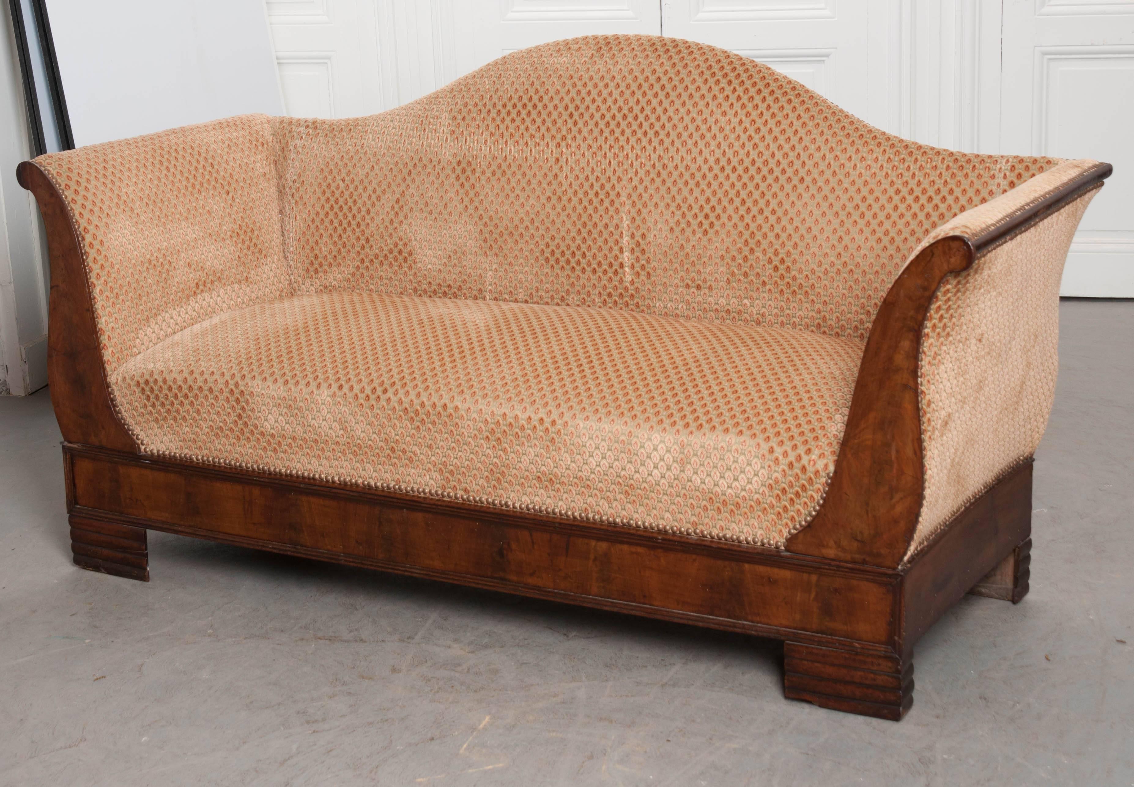 French 19th Century Walnut Louis Philippe Canapé 11