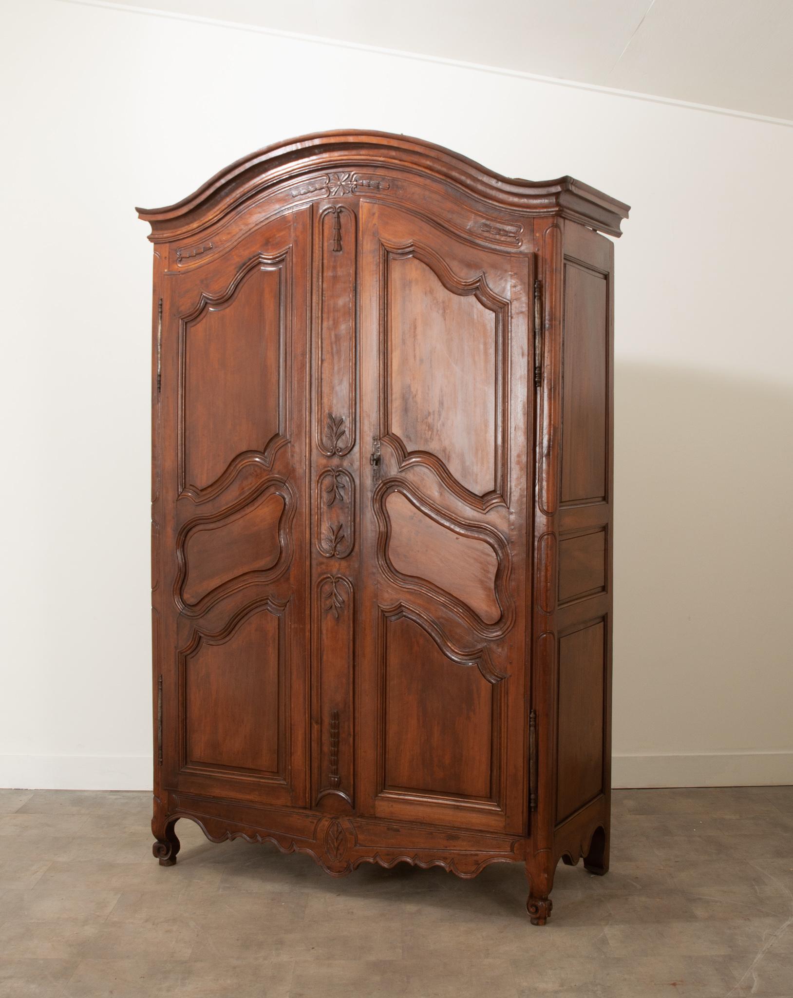 French 19th Century Walnut Louis XV Style Armoire For Sale 5