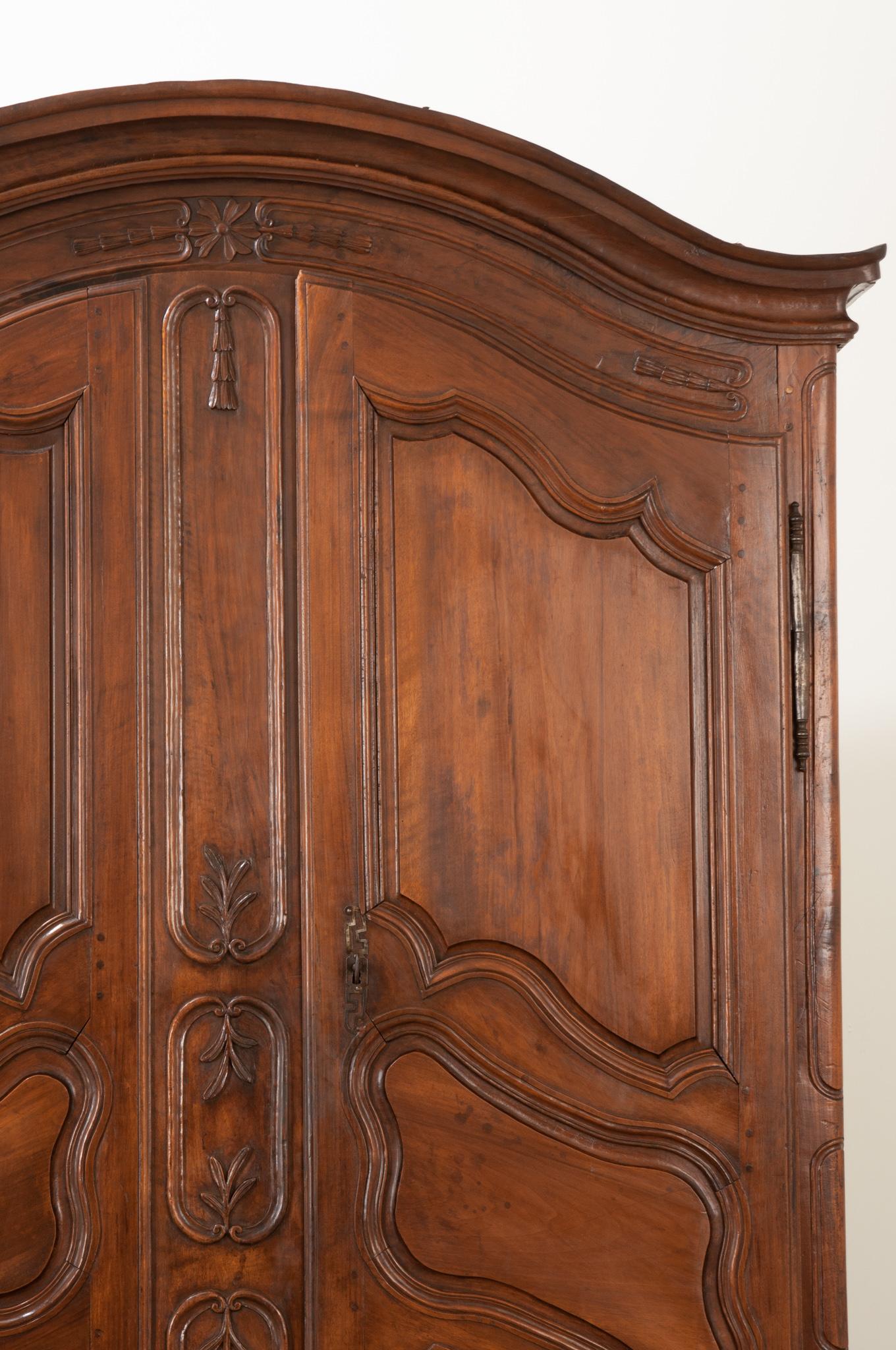 French 19th Century Walnut Louis XV Style Armoire In Good Condition For Sale In Baton Rouge, LA