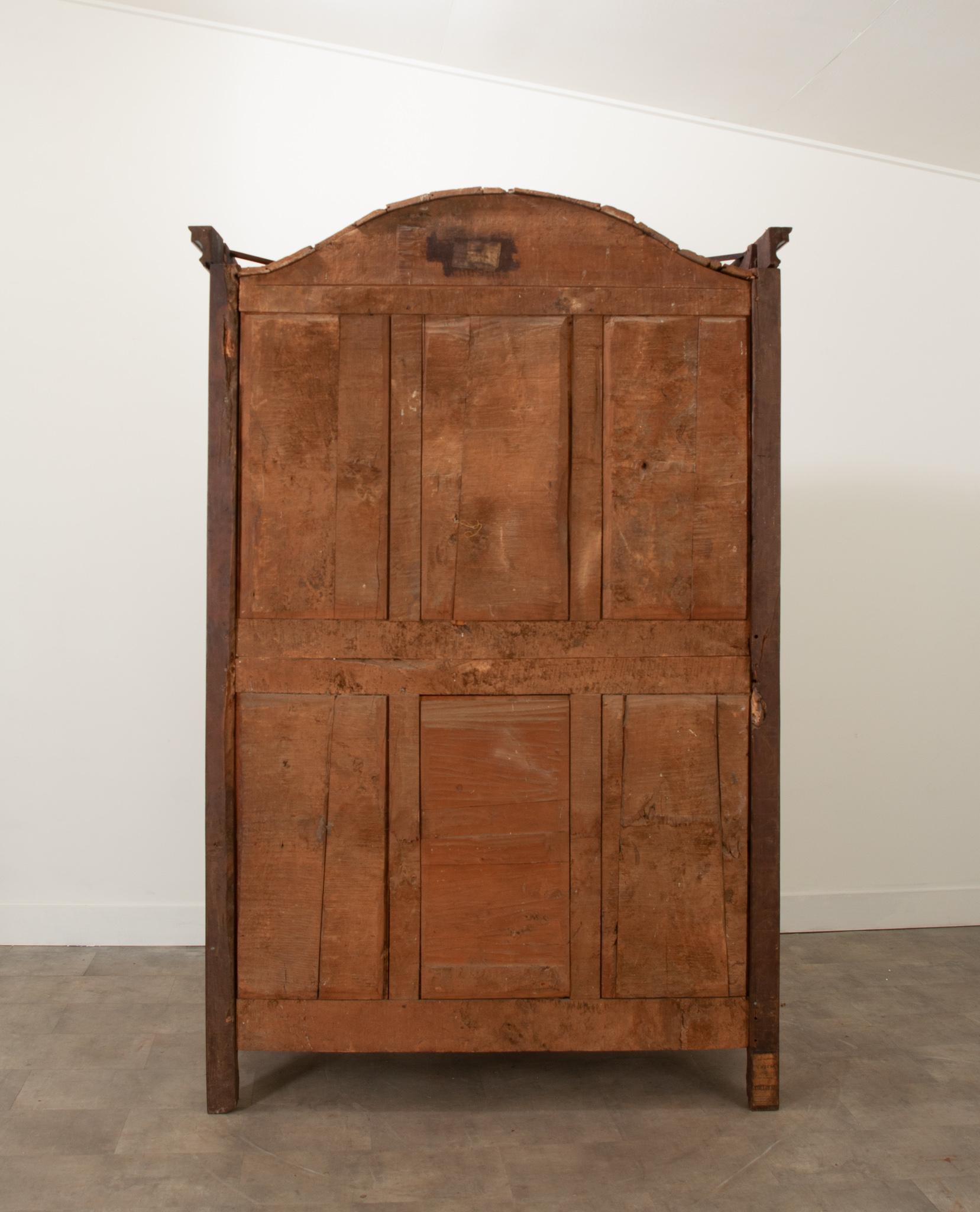 Schrank aus Nussbaumholz im Louis XV.-Stil des 19. Jahrhunderts im Angebot 2