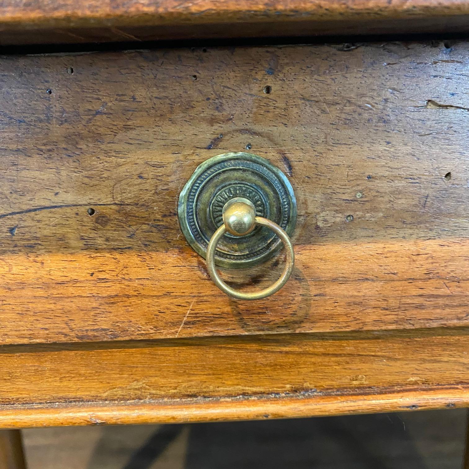 French 19th Century Walnut Neoclassical Writing Desk or Side Table For Sale 1
