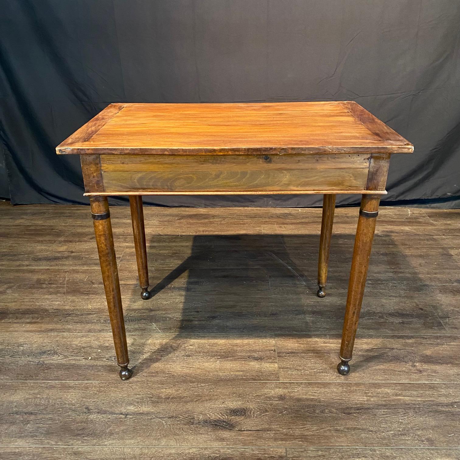 French 19th Century Walnut Neoclassical Writing Desk or Side Table For Sale 2