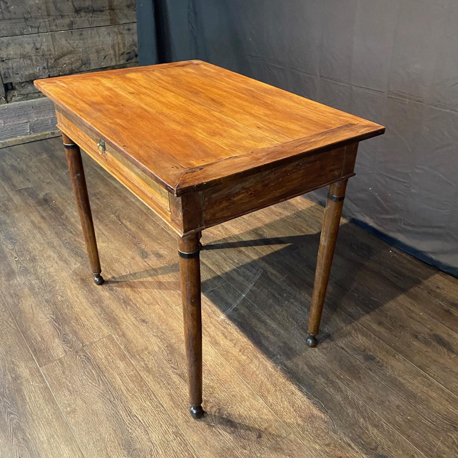 French 19th Century Walnut Neoclassical Writing Desk or Side Table For Sale 4