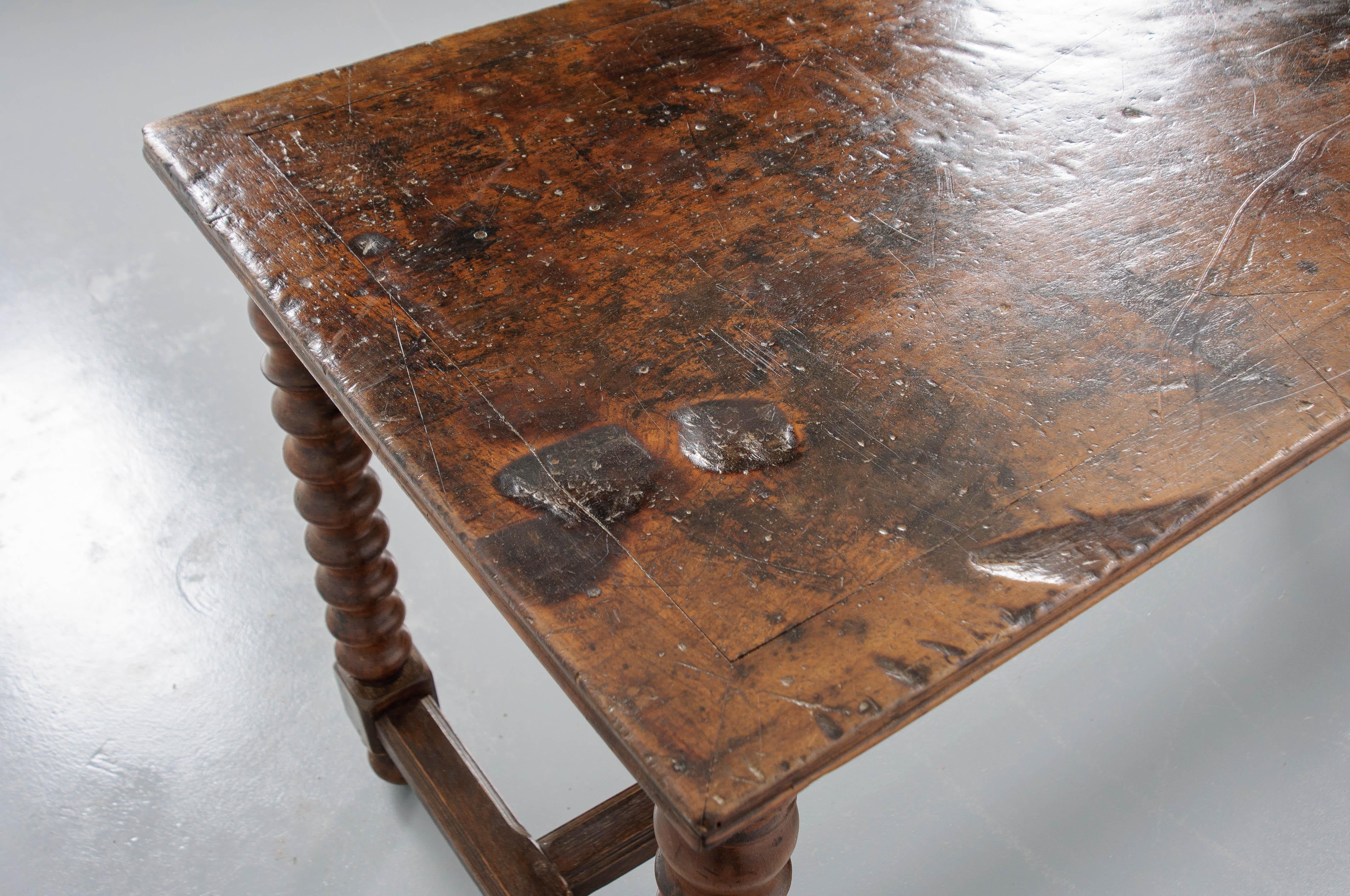 French 19th Century Walnut and Oak Farmhouse Table In Good Condition In Baton Rouge, LA
