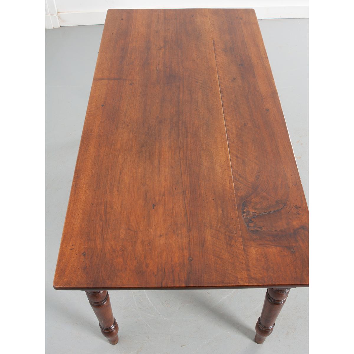 Walnussholz-/Eiche-Tisch aus dem 19. Jahrhundert im Zustand „Gut“ im Angebot in Baton Rouge, LA