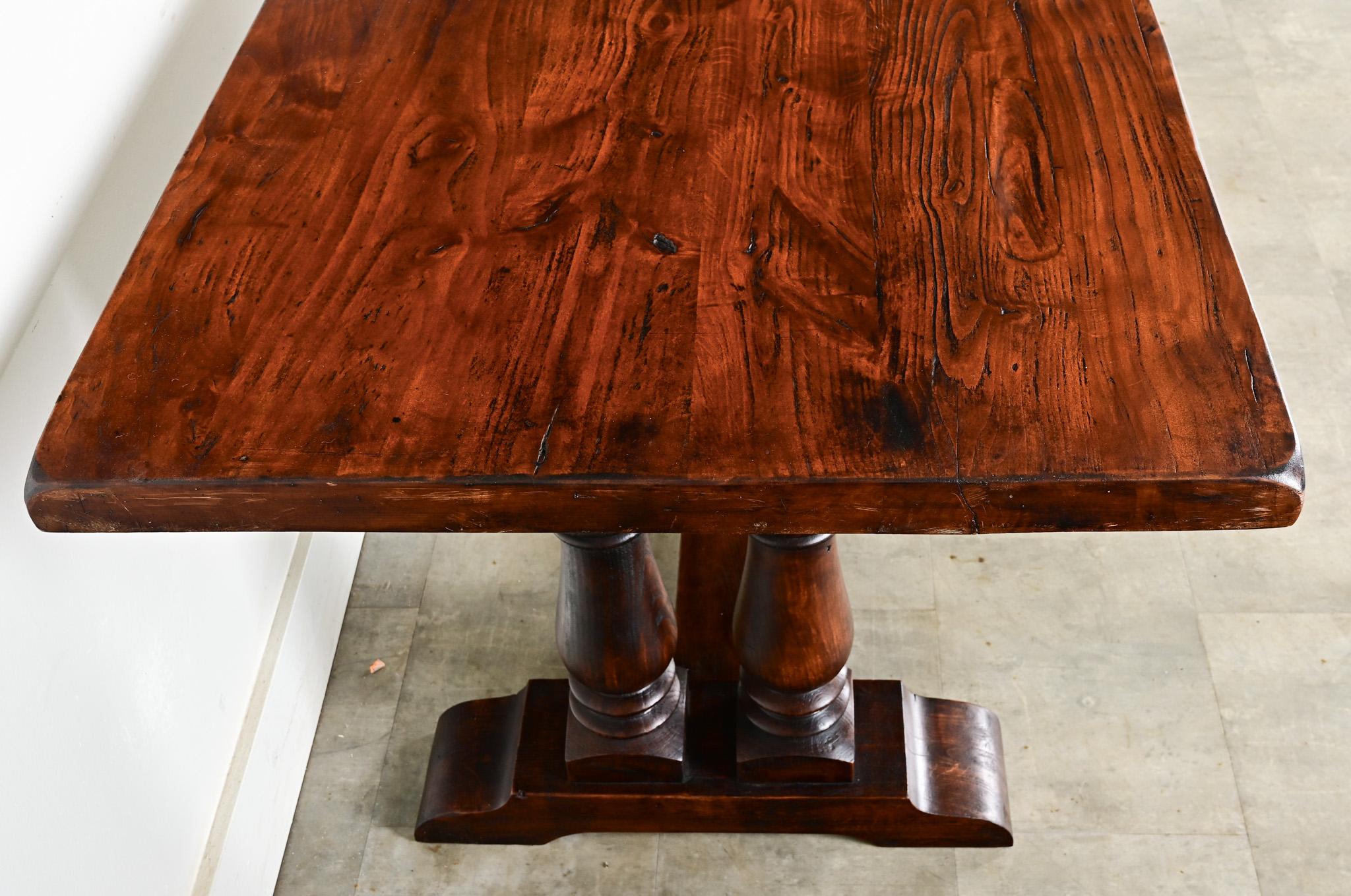 Mesa caballete francesa del siglo XIX de nogal y roble en Bueno estado para la venta en Baton Rouge, LA