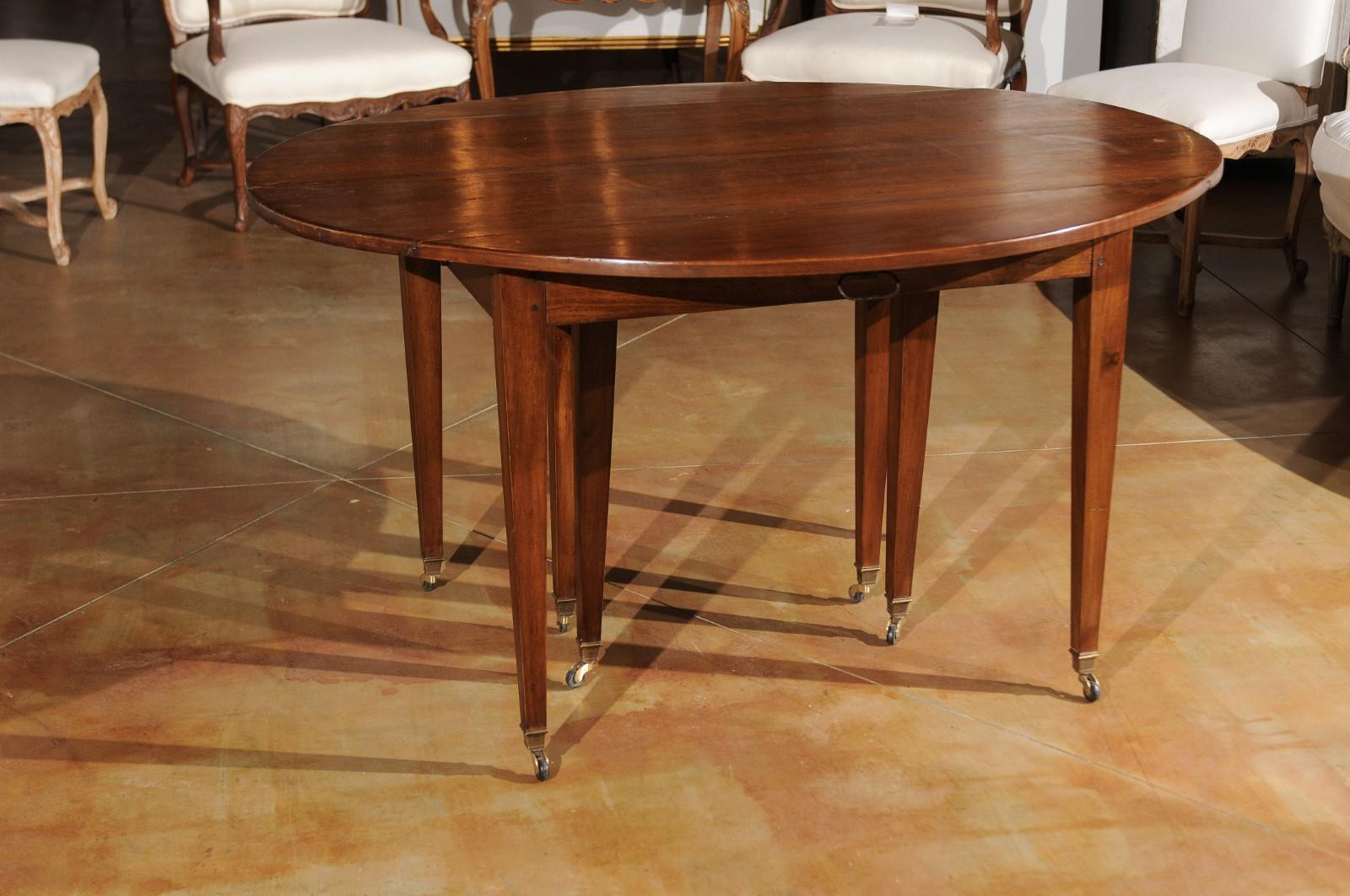 French 19th Century Walnut Oval Extension Dining Room Table with Leaves 3