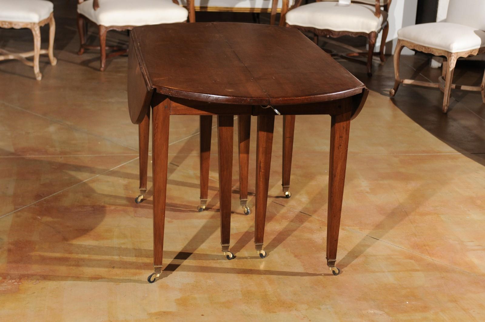 French 19th Century Walnut Oval Extension Dining Room Table with Leaves 4