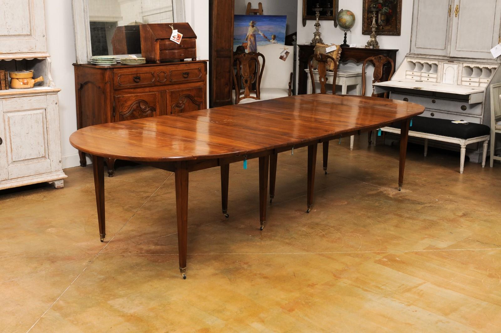 French 19th Century Walnut Oval Extension Dining Table with Five Leaves 6