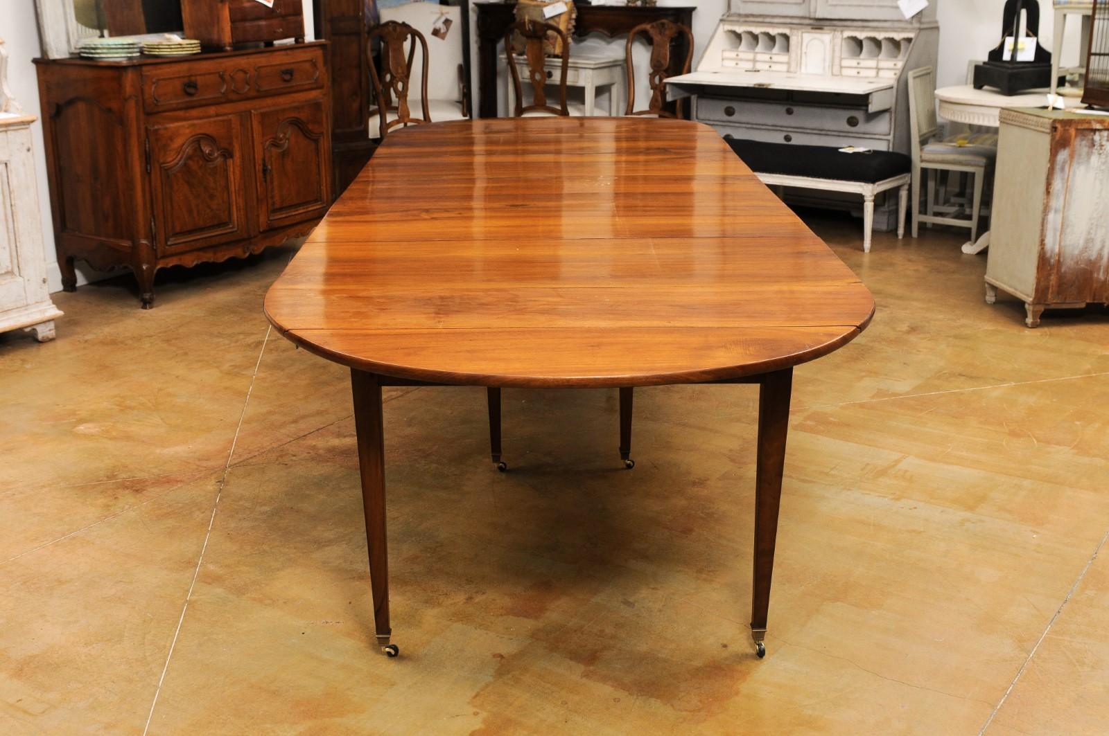 French 19th Century Walnut Oval Extension Dining Table with Five Leaves 9