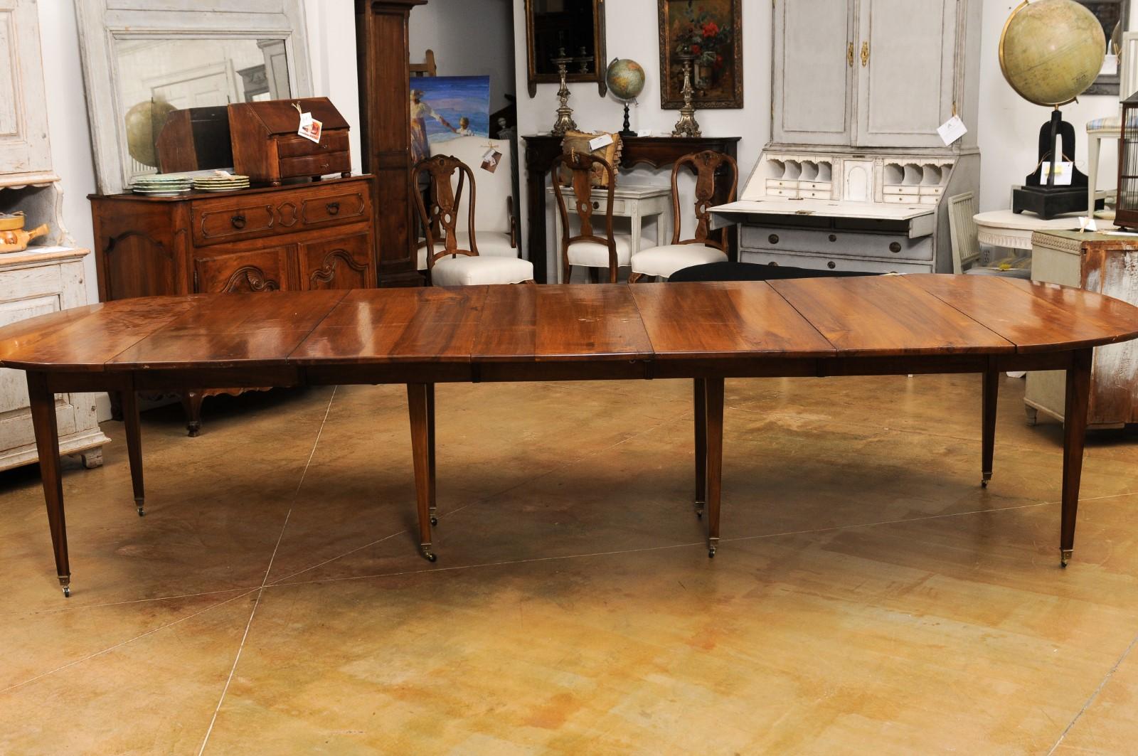 French 19th Century Walnut Oval Extension Dining Table with Five Leaves 10