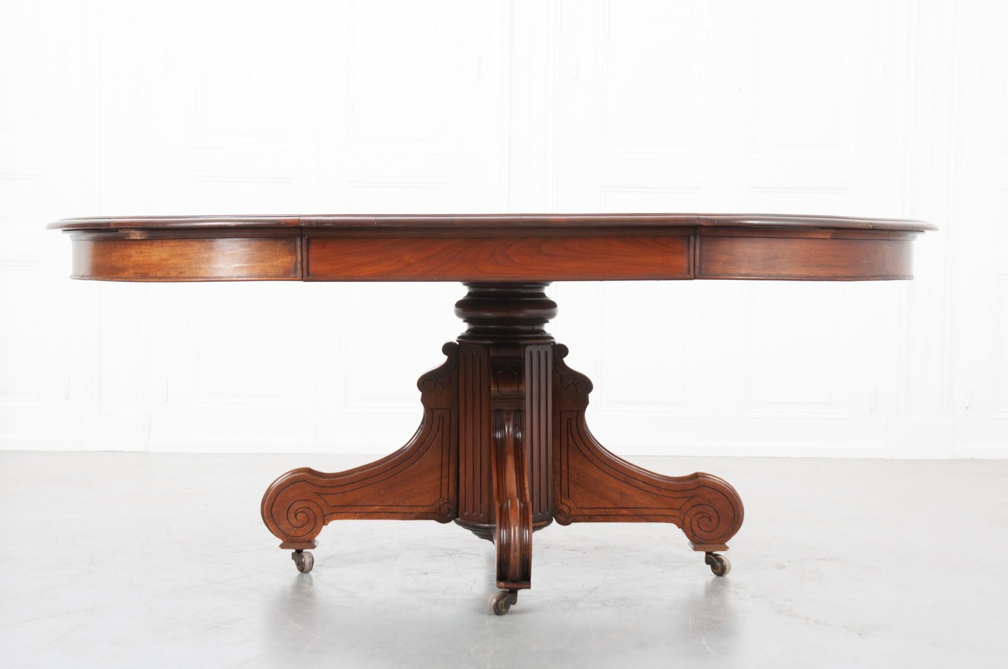 French 19th Century Walnut Oval Extension Table 9