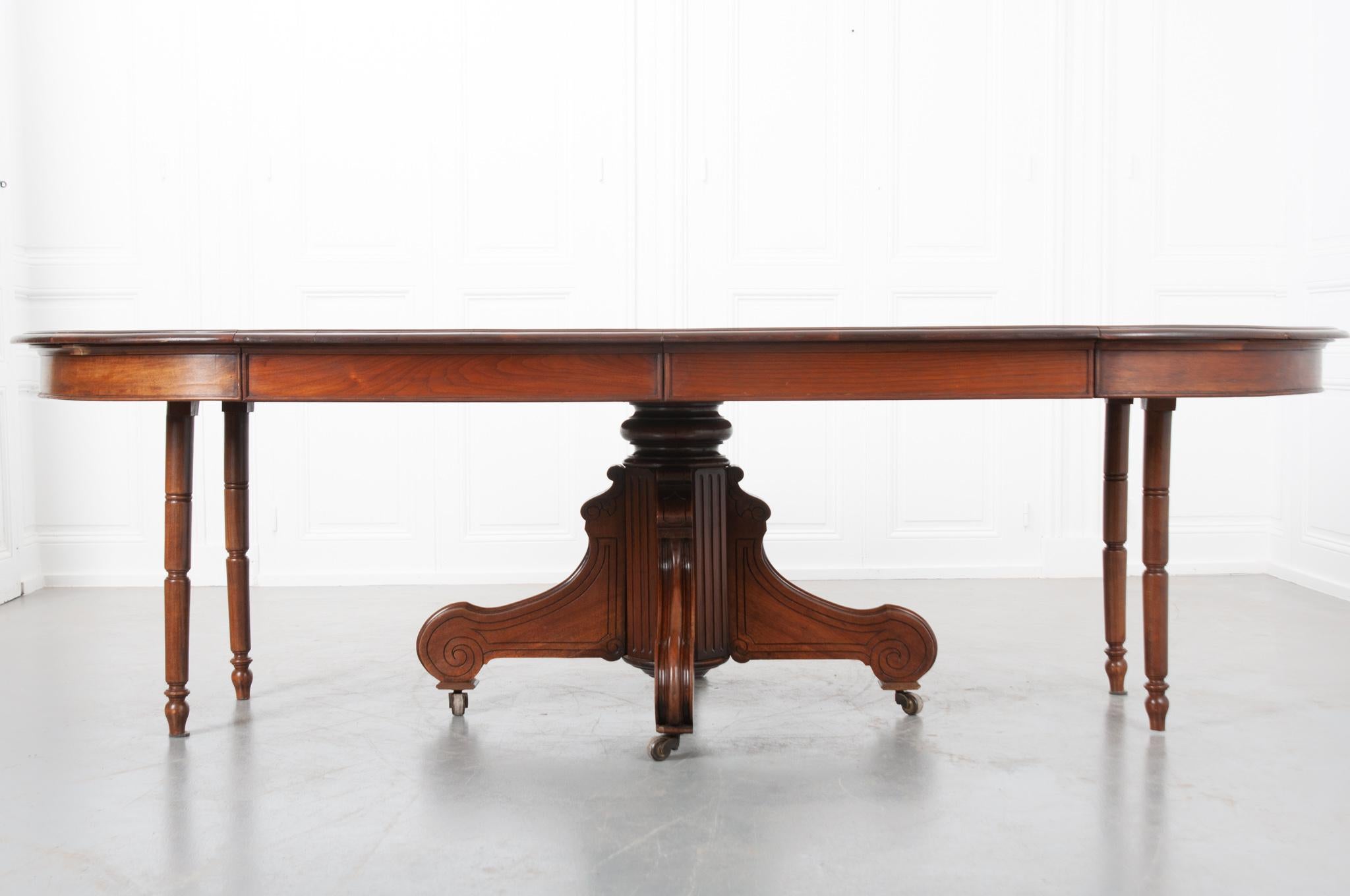 French 19th Century Walnut Oval Extension Table 10