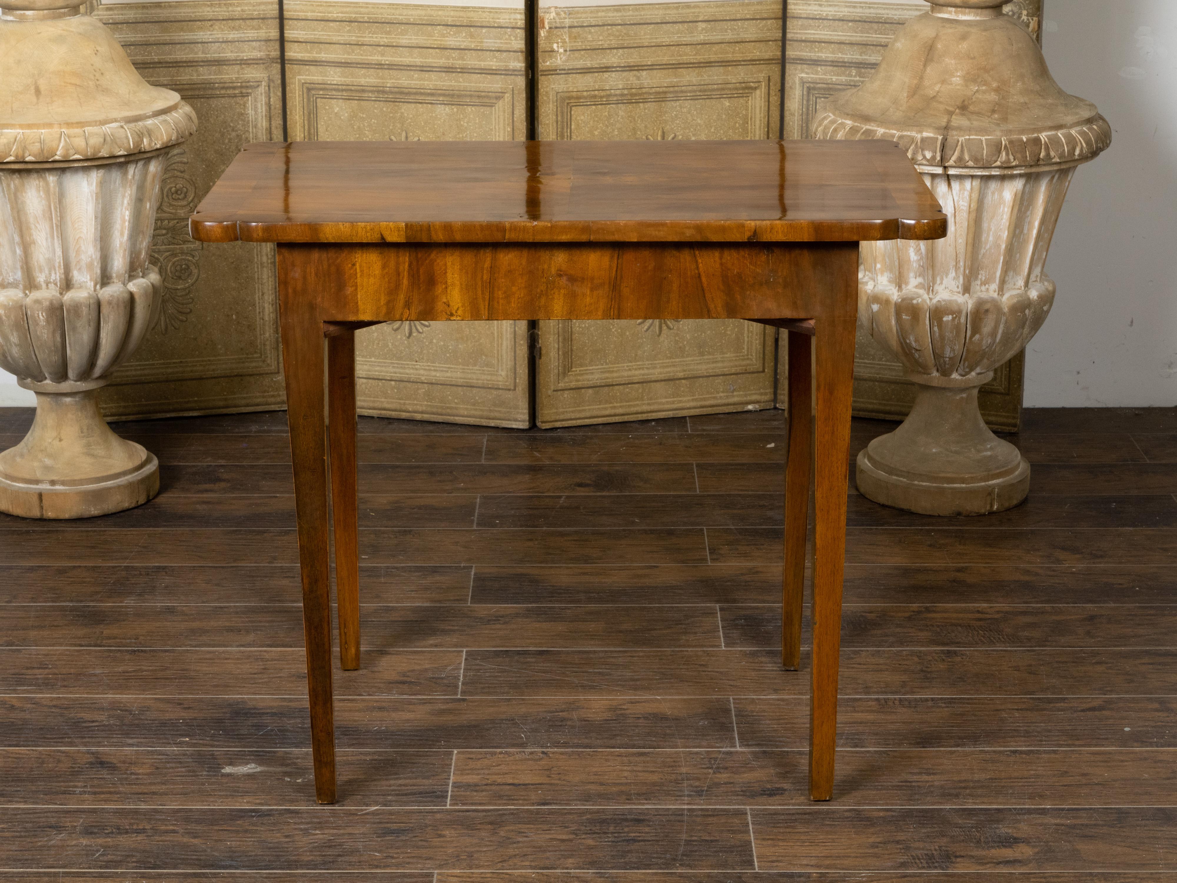 French 19th Century Walnut Side Table with Quarter Veneer and Single Drawer For Sale 2