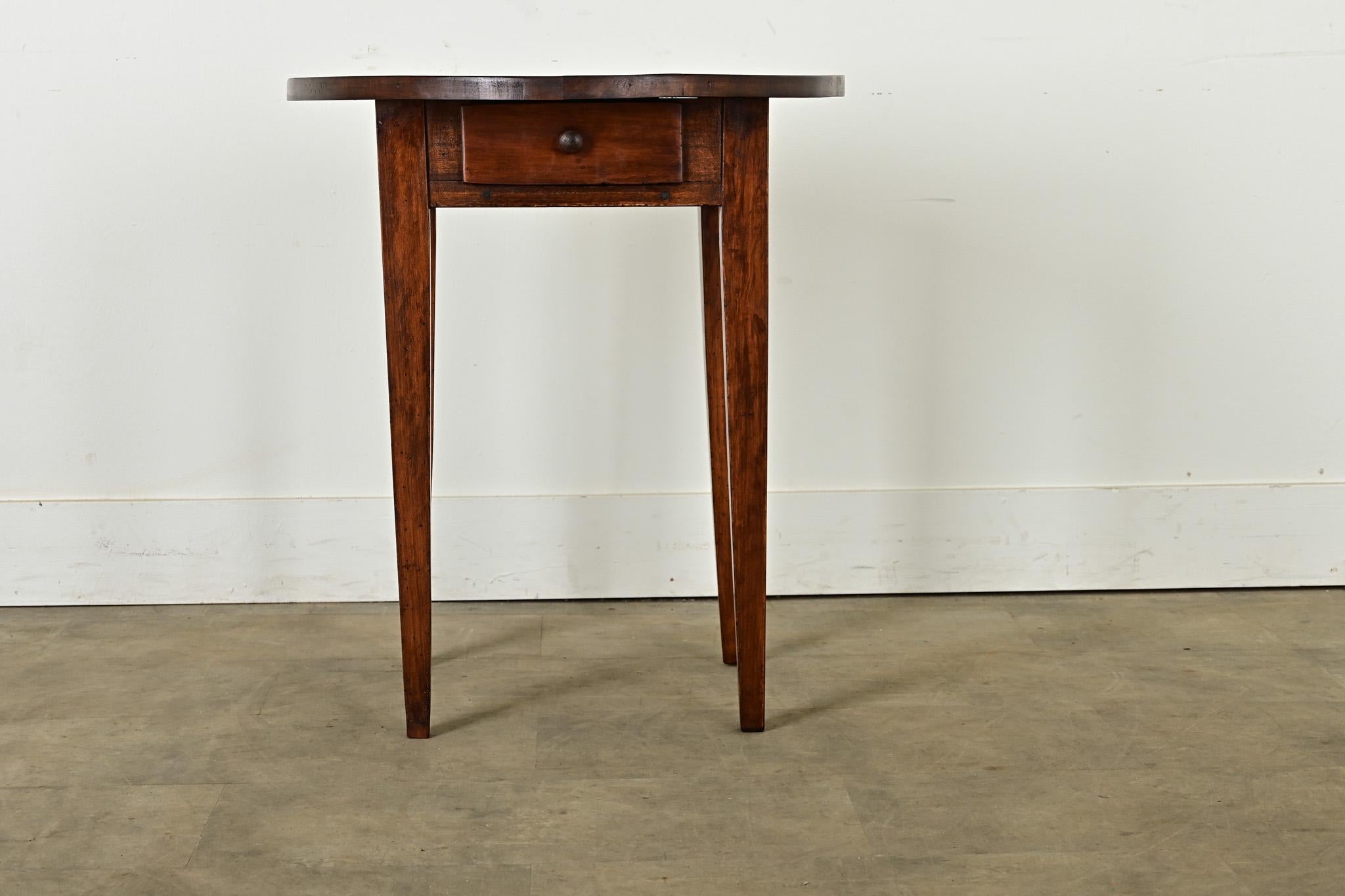 Primitif Table en noyer française du 19ème siècle en vente