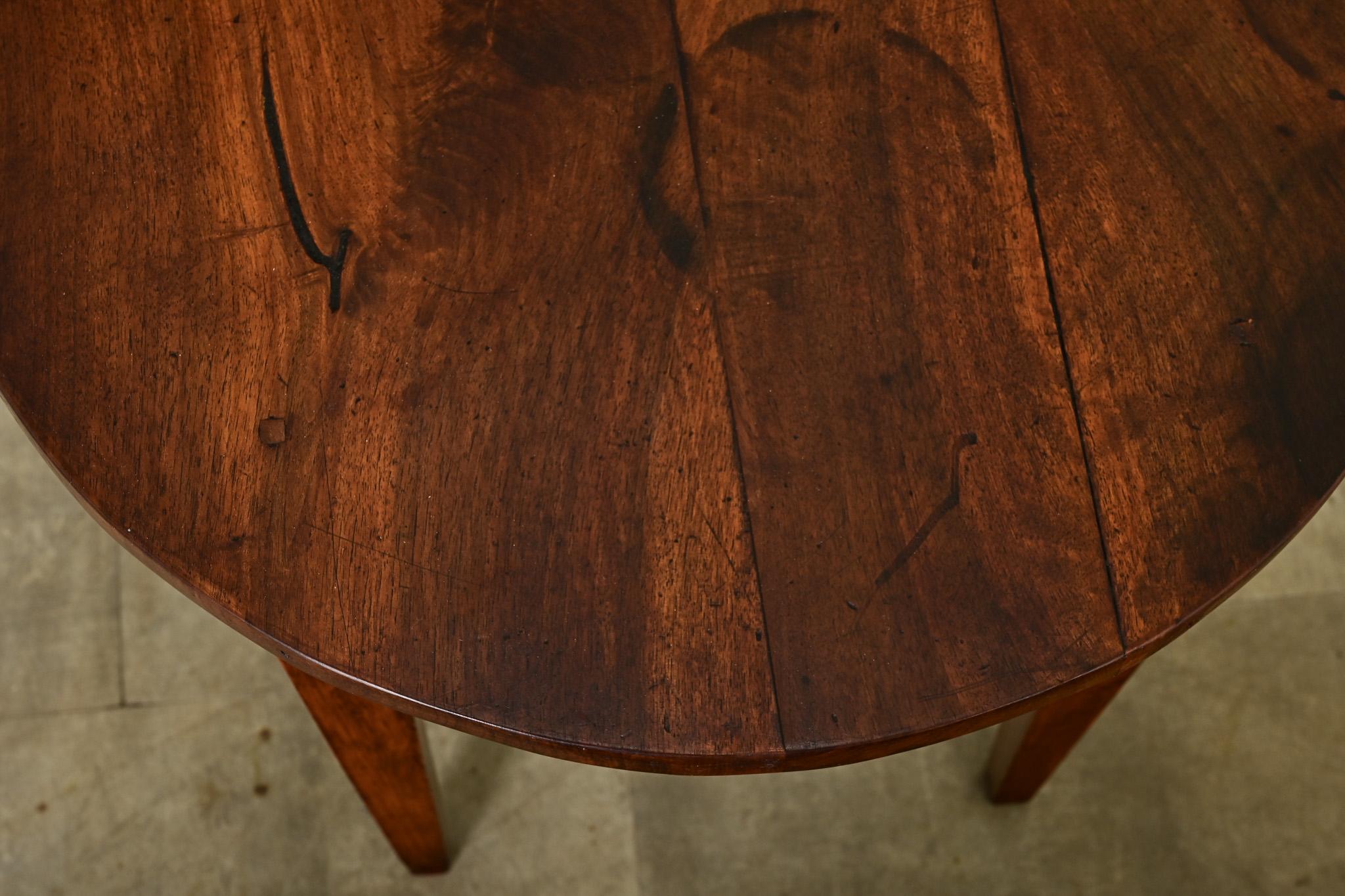 Table en noyer française du 19ème siècle Bon état - En vente à Baton Rouge, LA