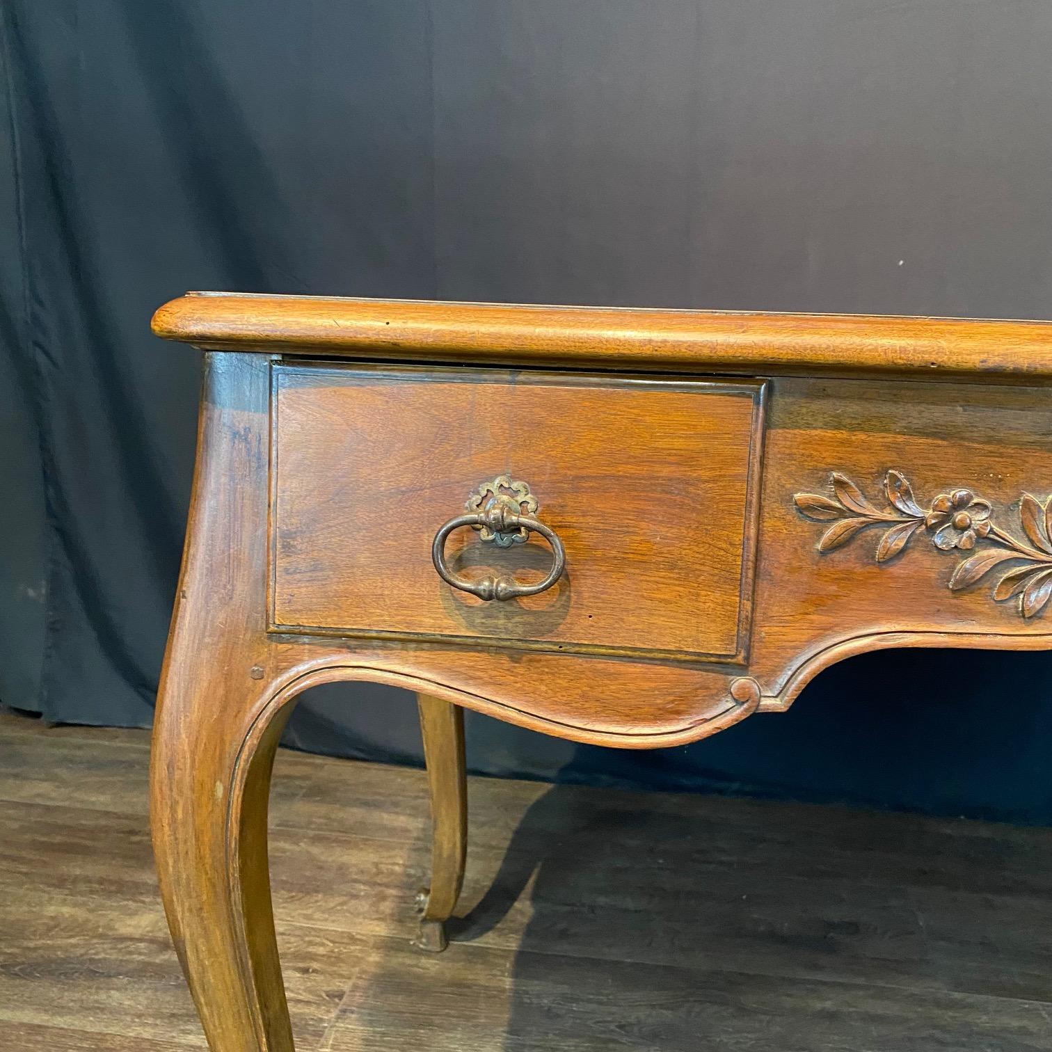 Provincial français French 19th Century Walnut Two Sided Louis XV Writing Desk en vente