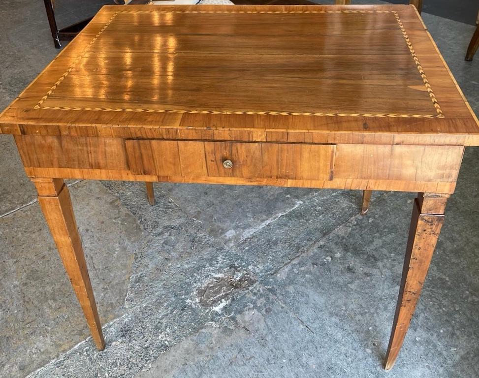 French 19th Century Walnut Veneer End Table or Desk With Rosewood Inlay  For Sale 8