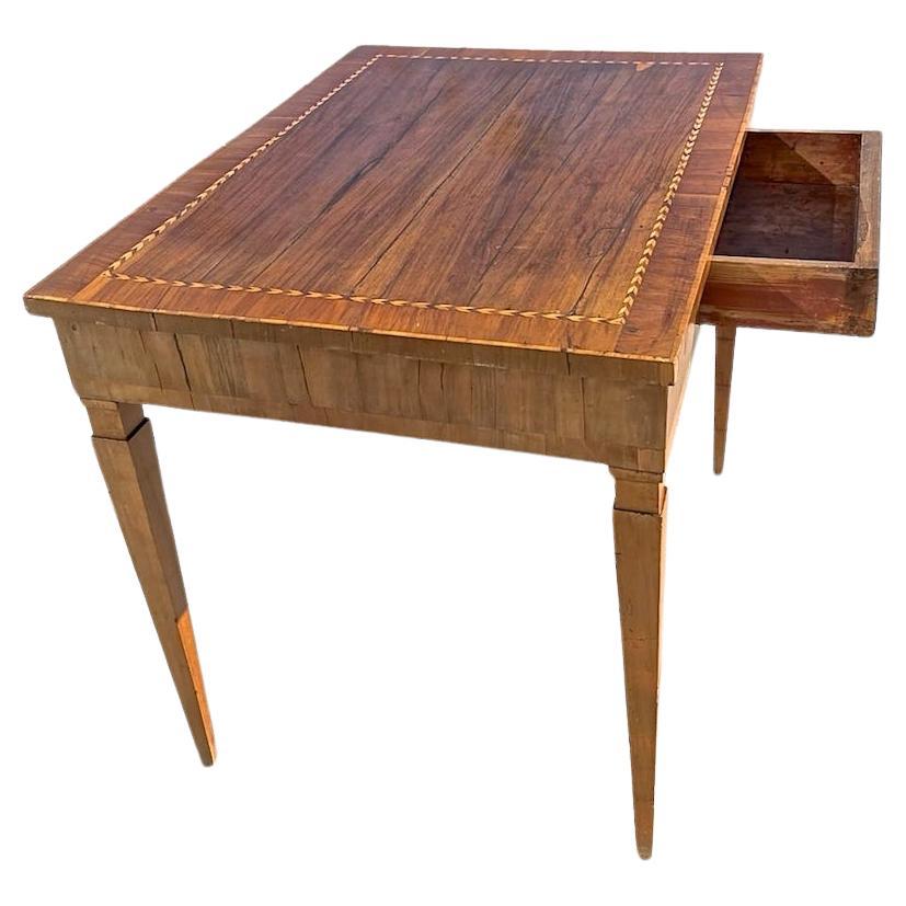 French 19th Century Walnut Veneer End Table or Desk With Rosewood Inlay  In Distressed Condition For Sale In Santa Monica, CA