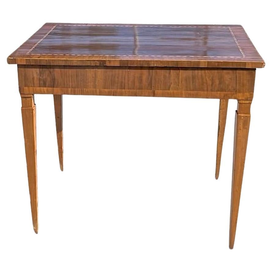 French 19th Century Walnut Veneer End Table or Desk With Rosewood Inlay  For Sale 1