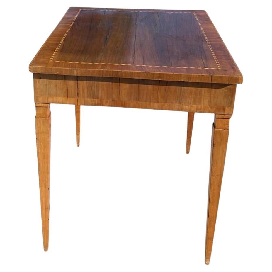 French 19th Century Walnut Veneer End Table or Desk With Rosewood Inlay  For Sale 2
