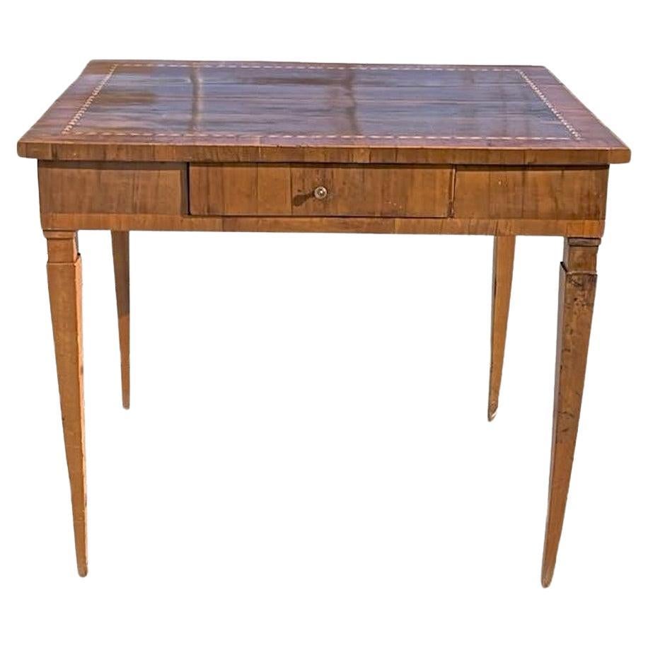 French 19th Century Walnut Veneer End Table or Desk With Rosewood Inlay  For Sale 4
