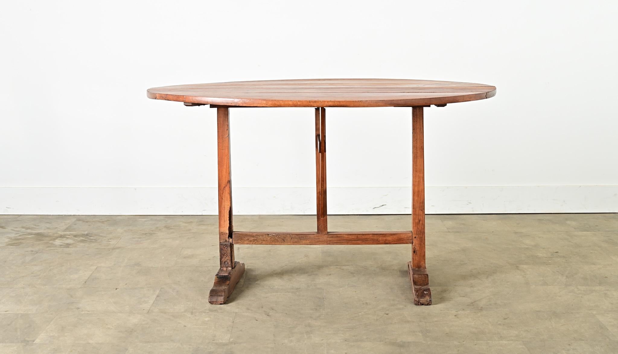 Table à dégustation en noyer du 19e siècle en vente 2