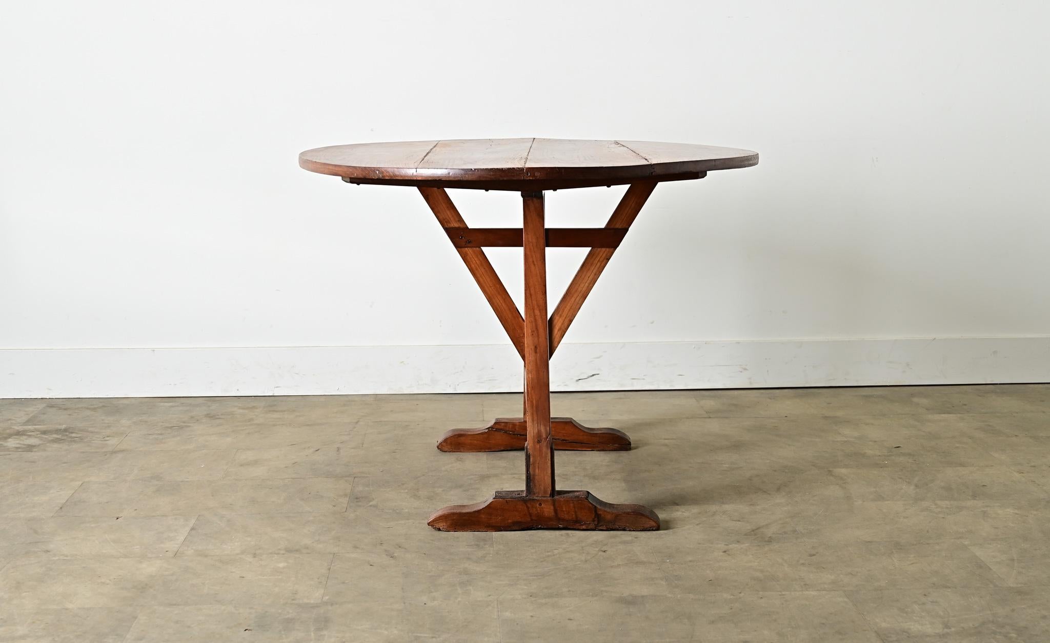 Table à dégustation en noyer du 19e siècle en vente 3