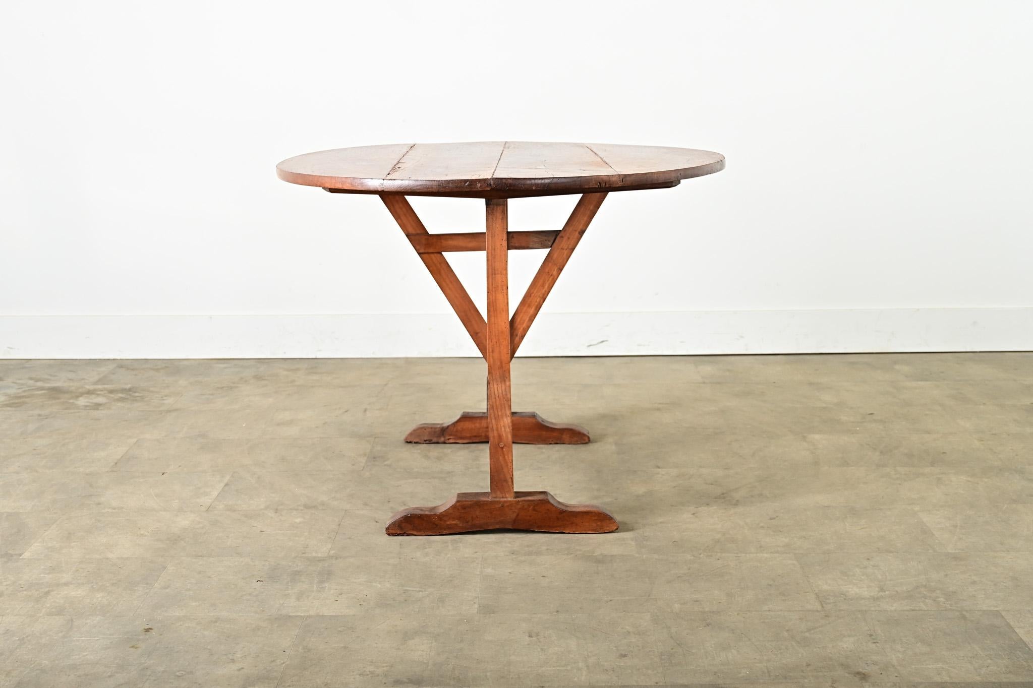 Table à dégustation en noyer du 19e siècle en vente 8