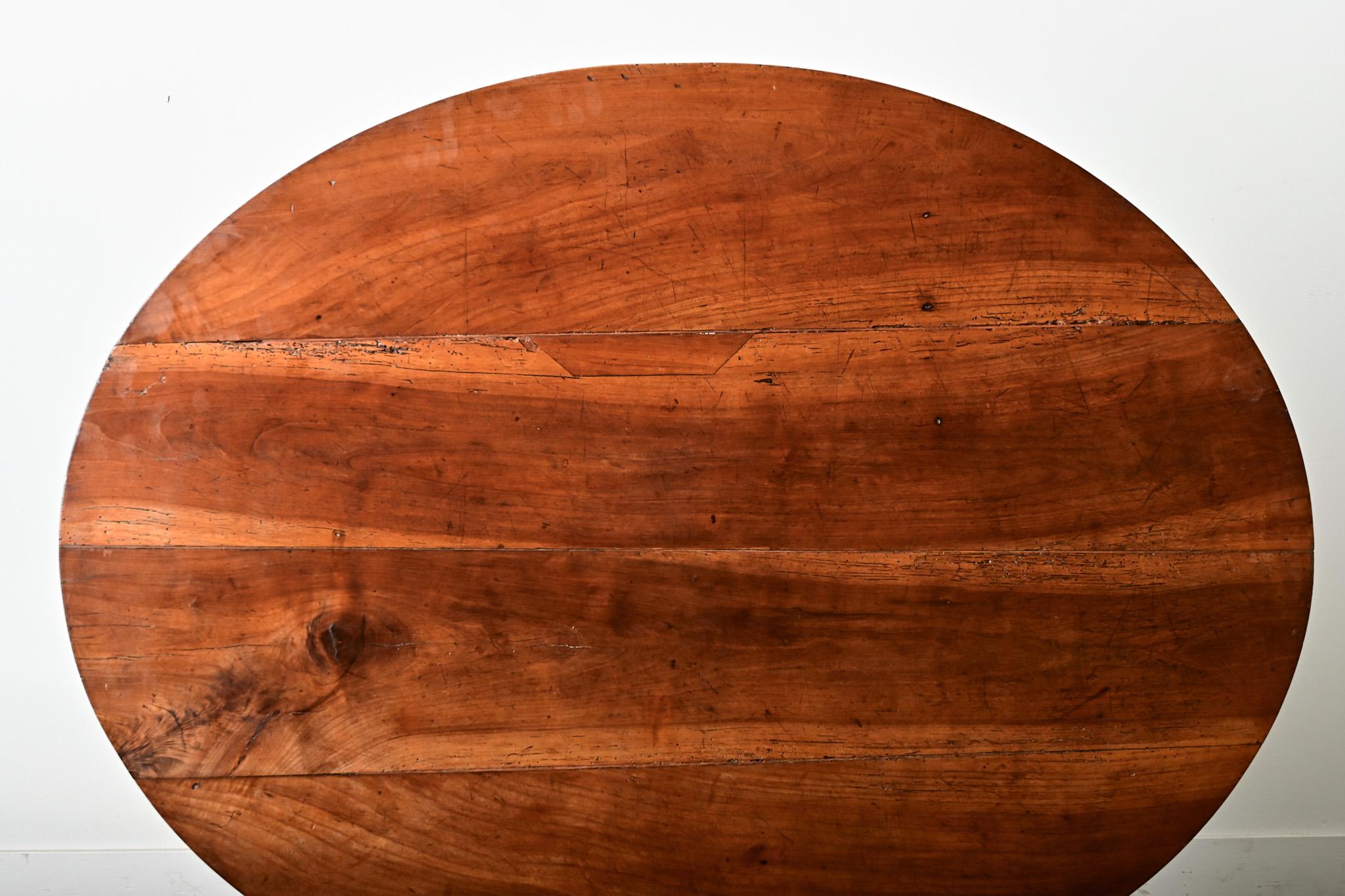 Français Table à dégustation en noyer du 19e siècle en vente