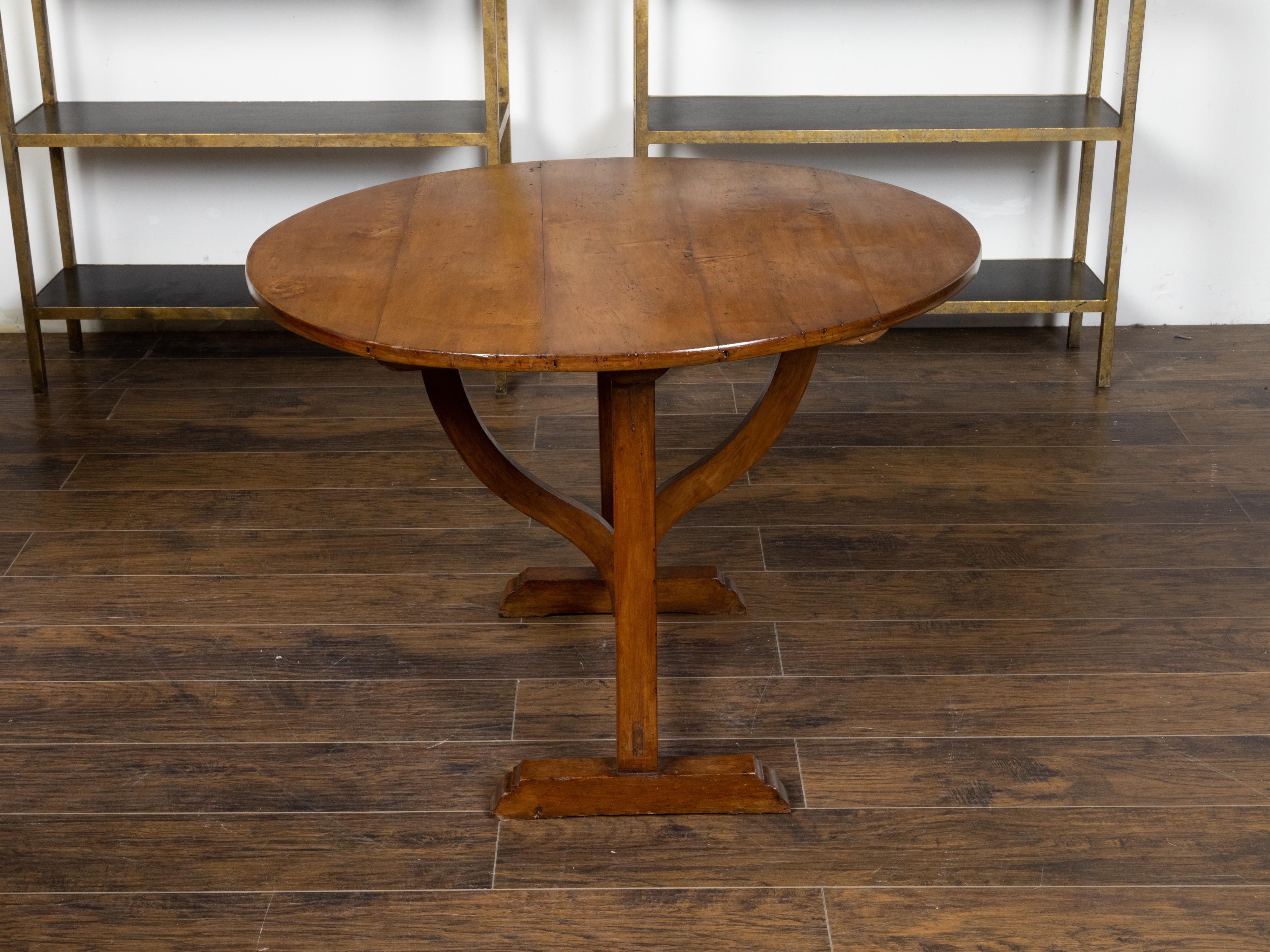 French 19th Century Walnut Wine Tasting Tilt-Top Table with Circular Top 1