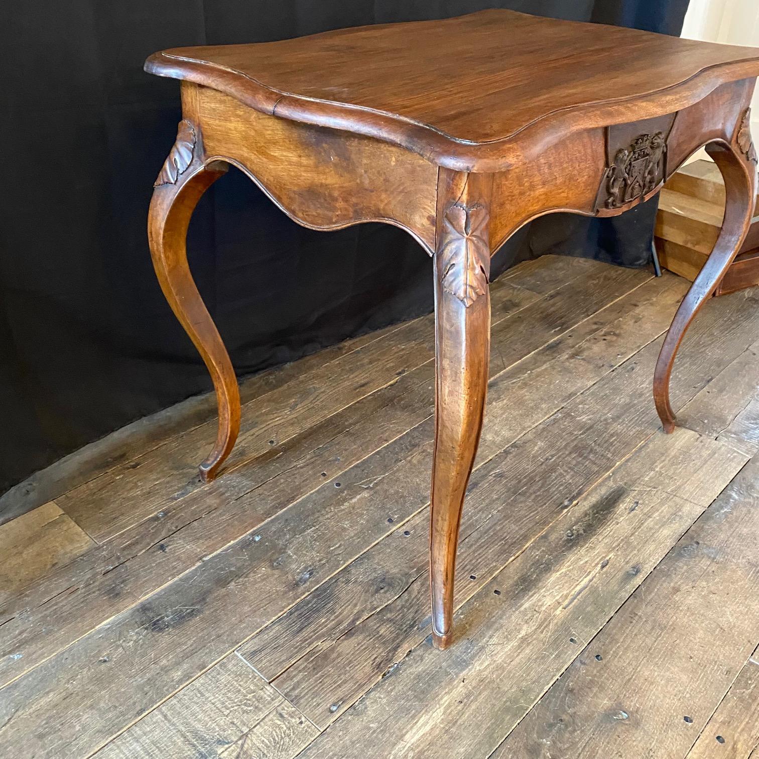 French 19th Century Walnut Writing Table or Desk with Lions and Shield Crest For Sale 9