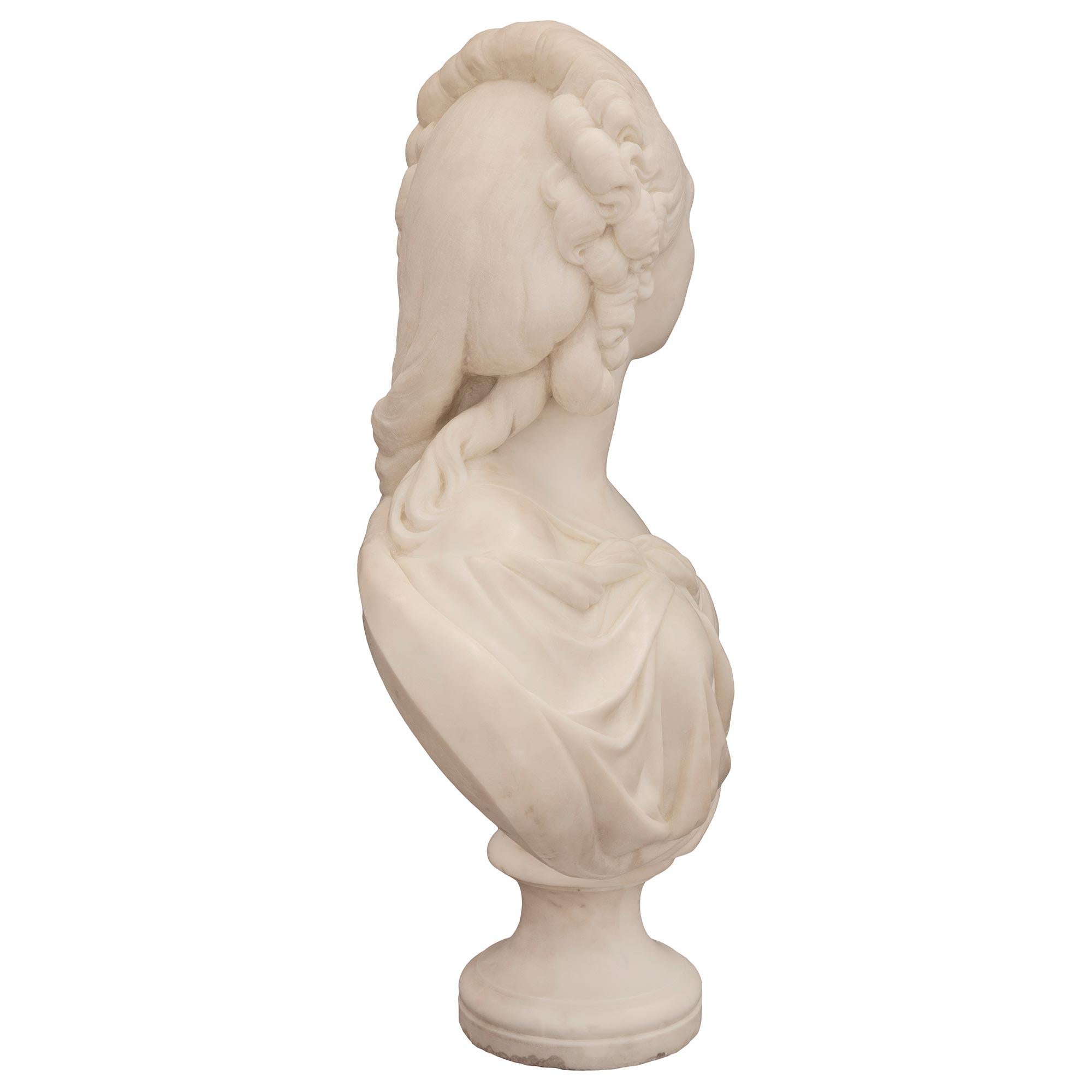 French 19th century White Carrara marble bust of La Comtesse Du Bary Bon état - En vente à West Palm Beach, FL