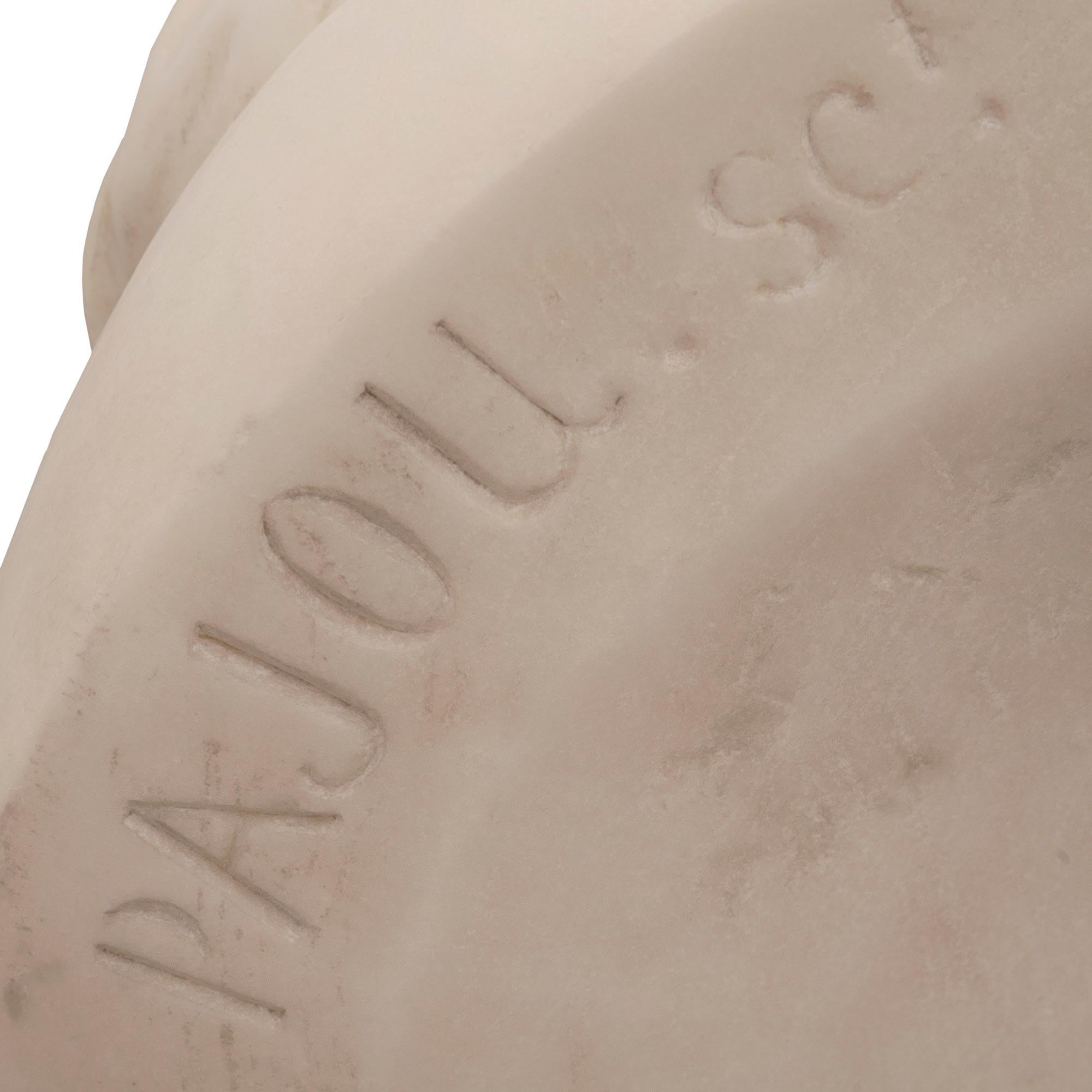French 19th century White Carrara marble bust of La Comtesse Du Bary en vente 3