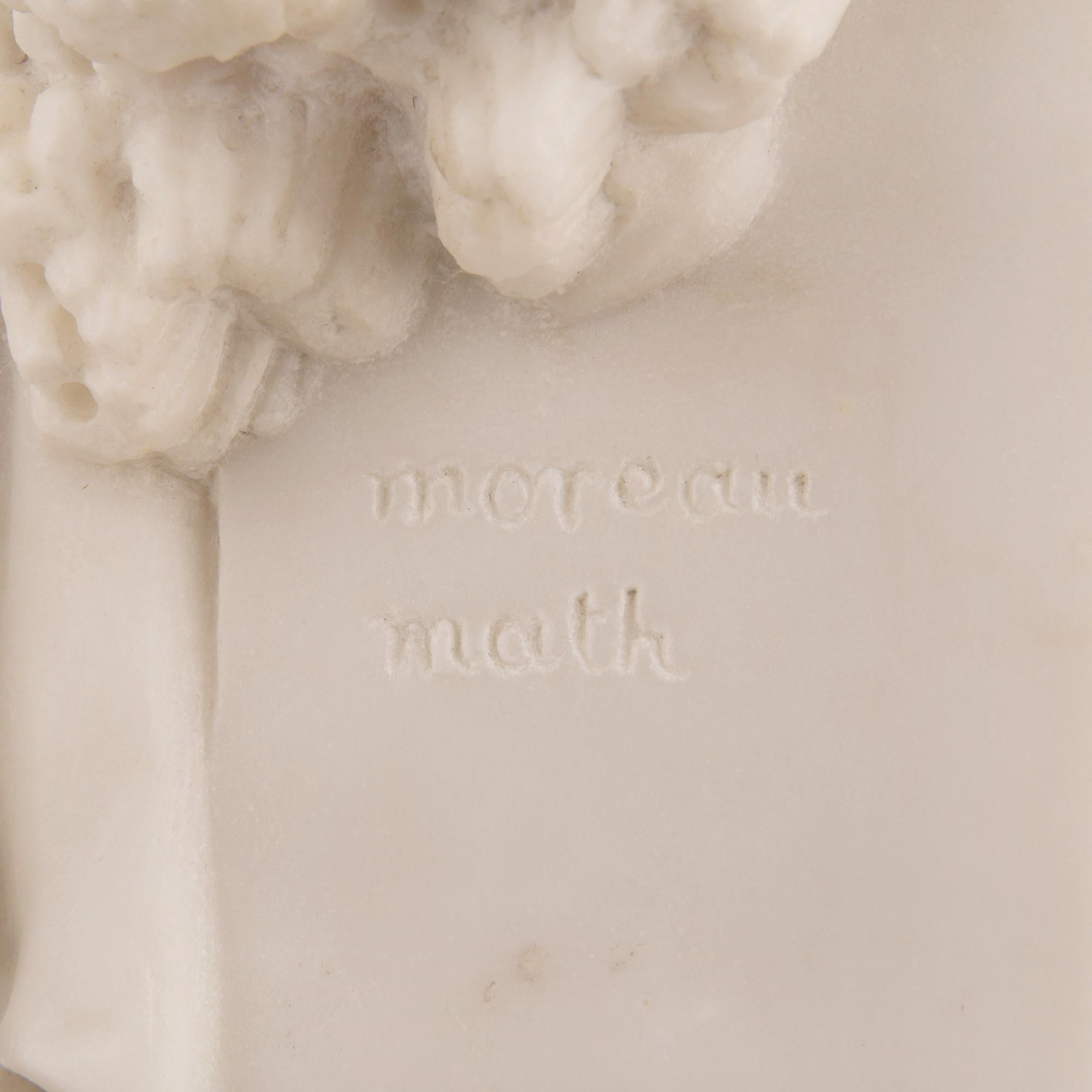 Statue d'une jeune fille en marbre blanc de Carrare du XIXe siècle, signée Moreau en vente 4