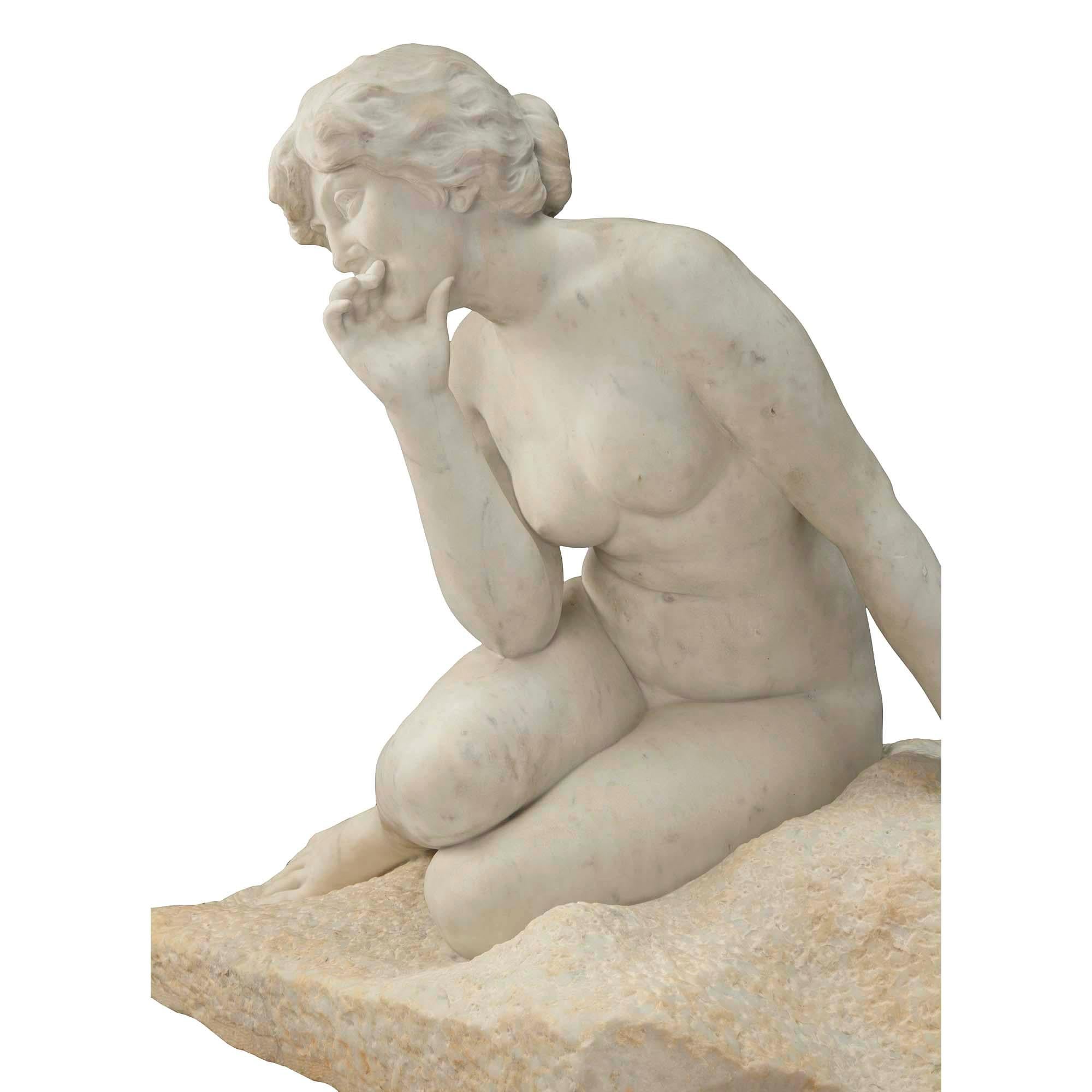 Französische Statue einer sitzenden jungen Dame aus weißem Carrara-Marmor aus dem 19. Jahrhundert im Angebot 2