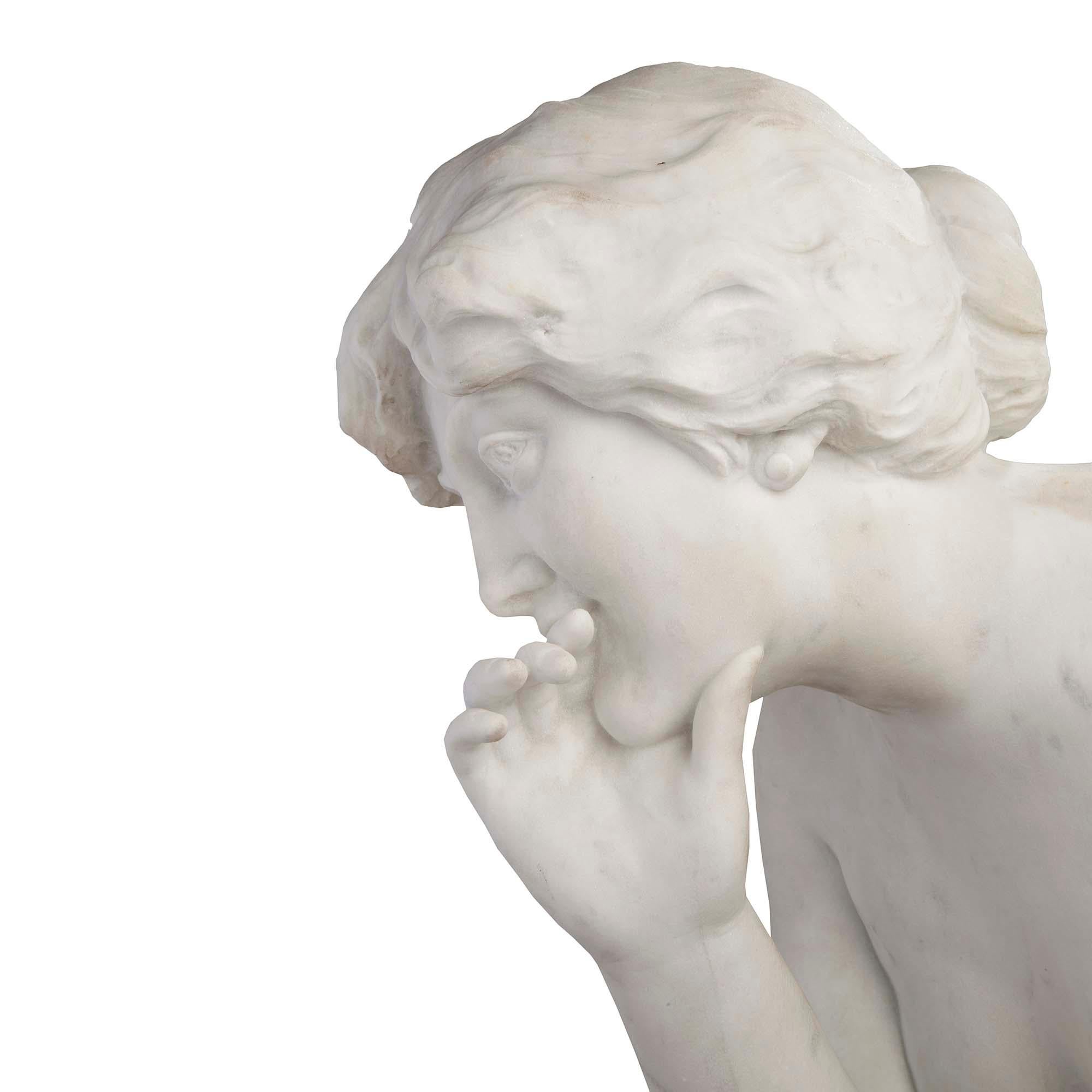 Französische Statue einer sitzenden jungen Dame aus weißem Carrara-Marmor aus dem 19. Jahrhundert im Angebot 5