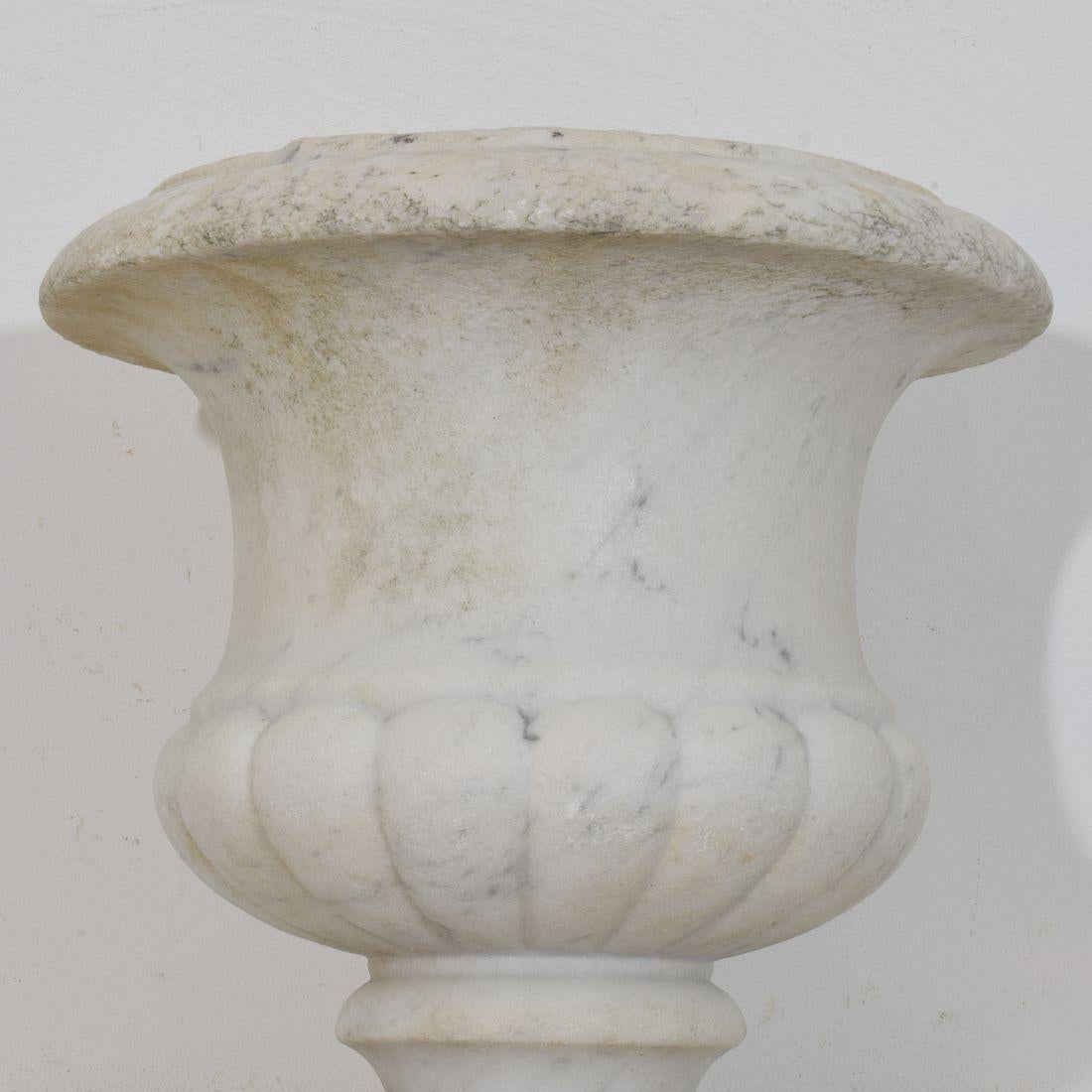 Französische Medici-Gartenvase / Urne aus weißem Marmor des 19. im Angebot 7