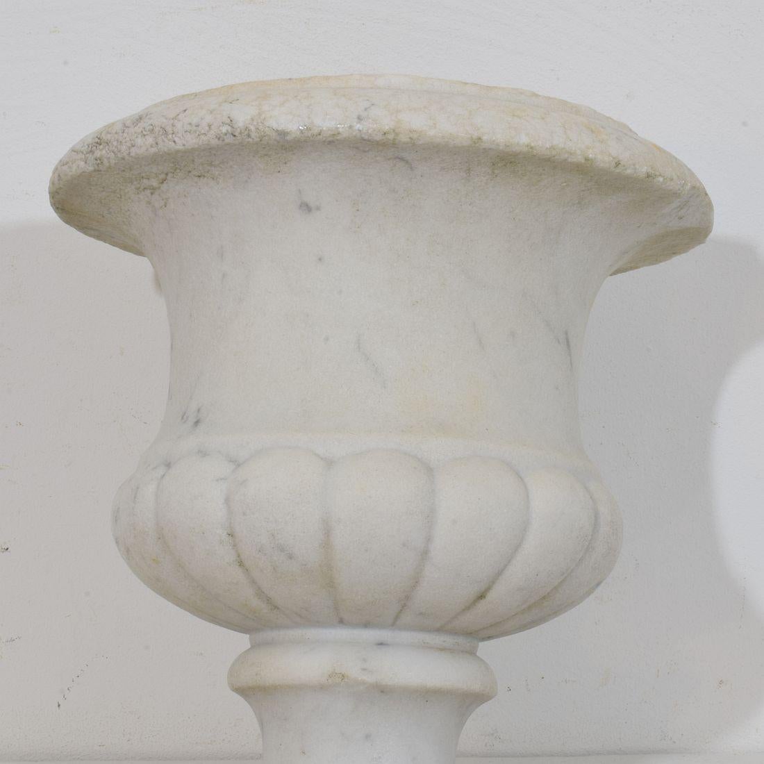 Französische Medici-Gartenvase / Urne aus weißem Marmor des 19. im Angebot 9