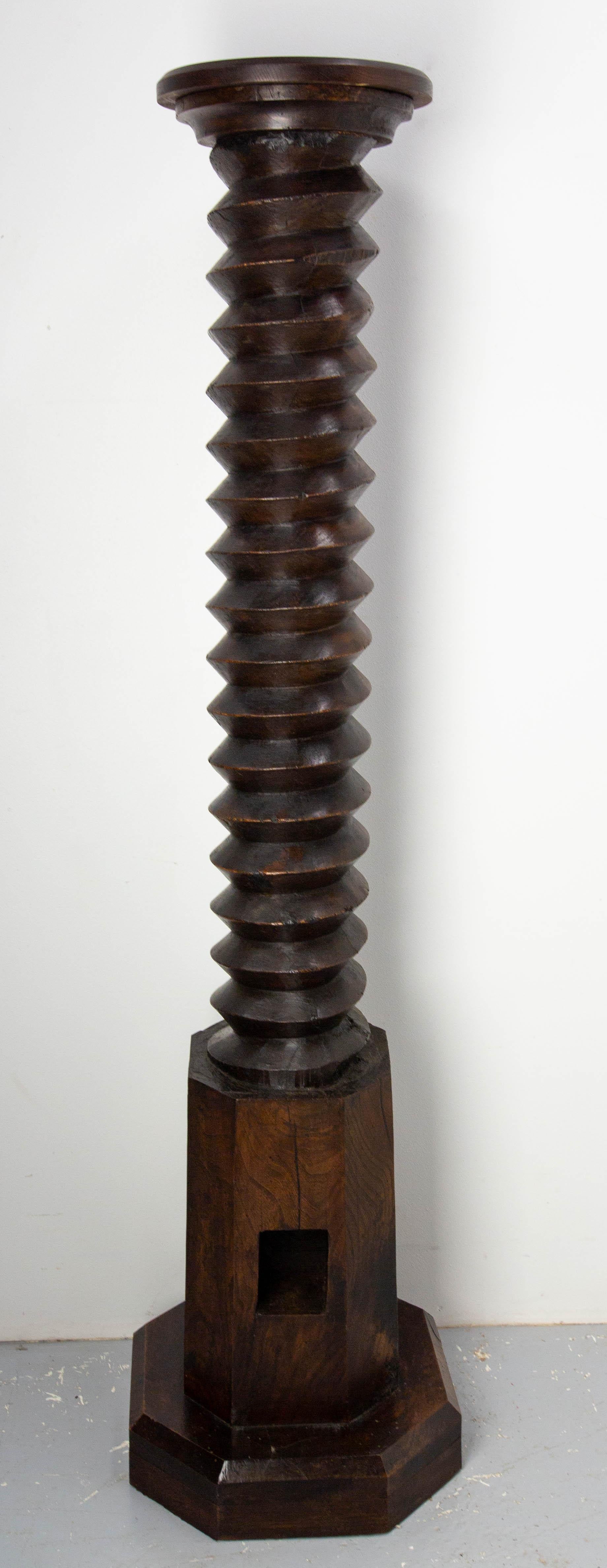 French pedestal wine press screw, 19th century.
Brutalist style
The low part allowed the sleeves to be inserted to turn the press screw
Good antique condition
Solid and sound

Shipping: 
40 / 40 / 159 cm 34.5 Kg.