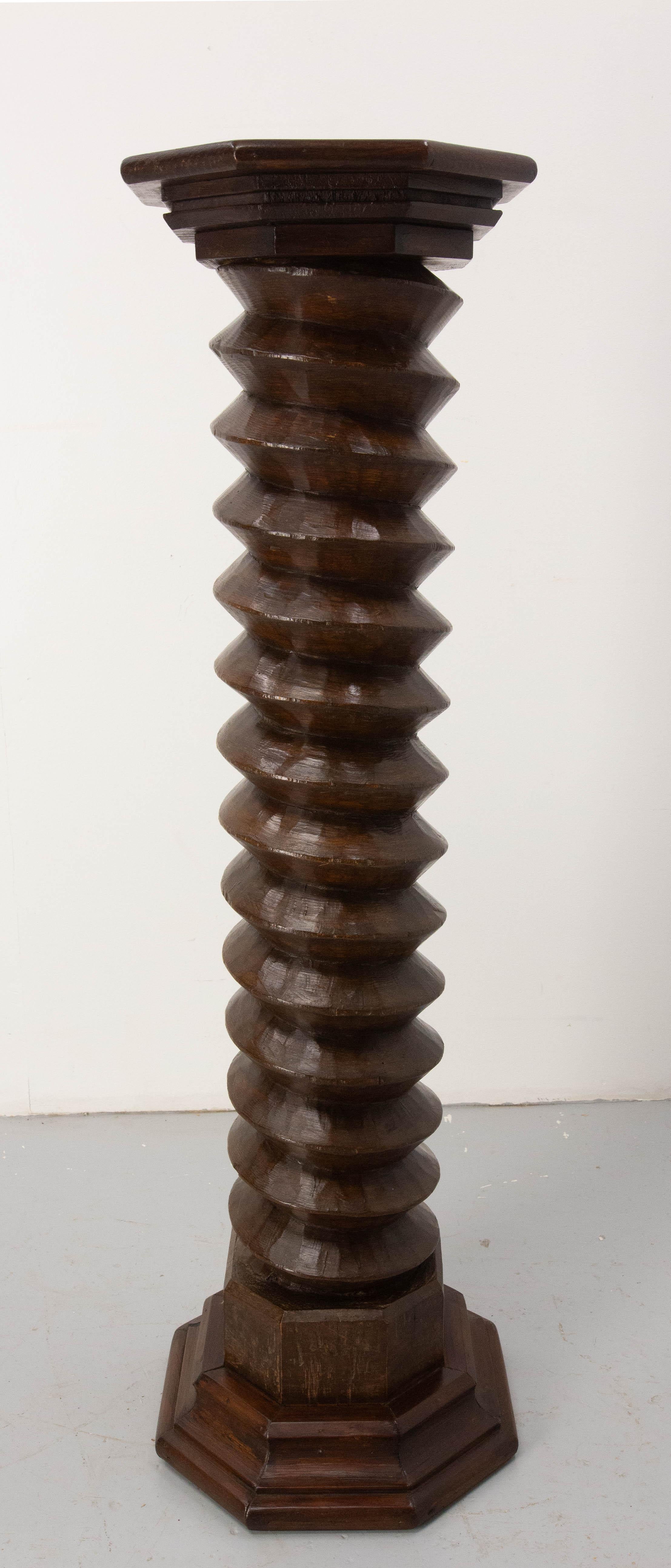 French pedestal wine press screw, 19th century.
Brutalist style with octogonal base and top.
Dimension of the base : 13.39 in. x 13.39 in. (34 x 34 cm)
Dimension of the top : 11.81 in. x 11.81 in. (30 x 30 cm)
Good antique condition
Solid and